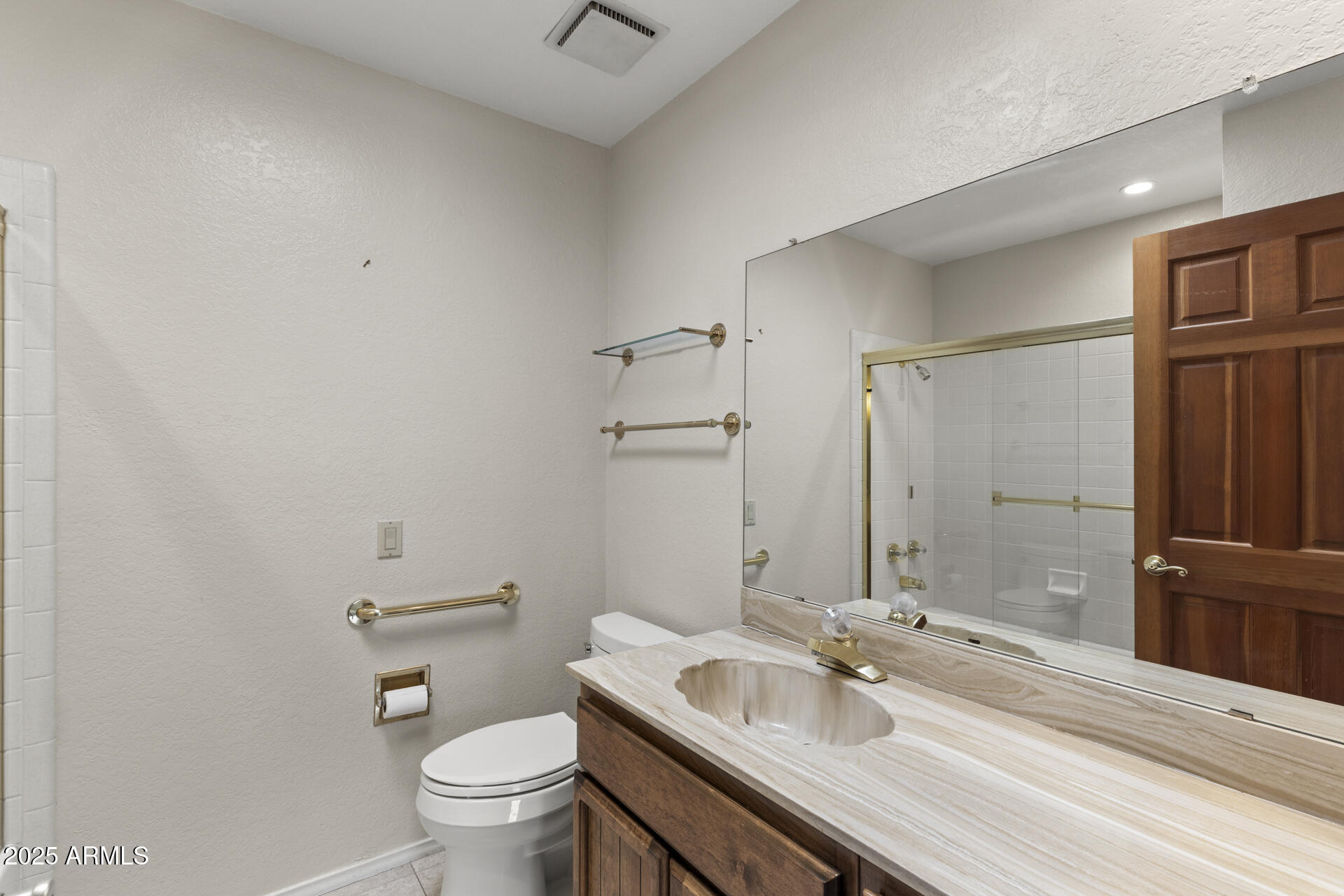 8426 E PARADISE Drive