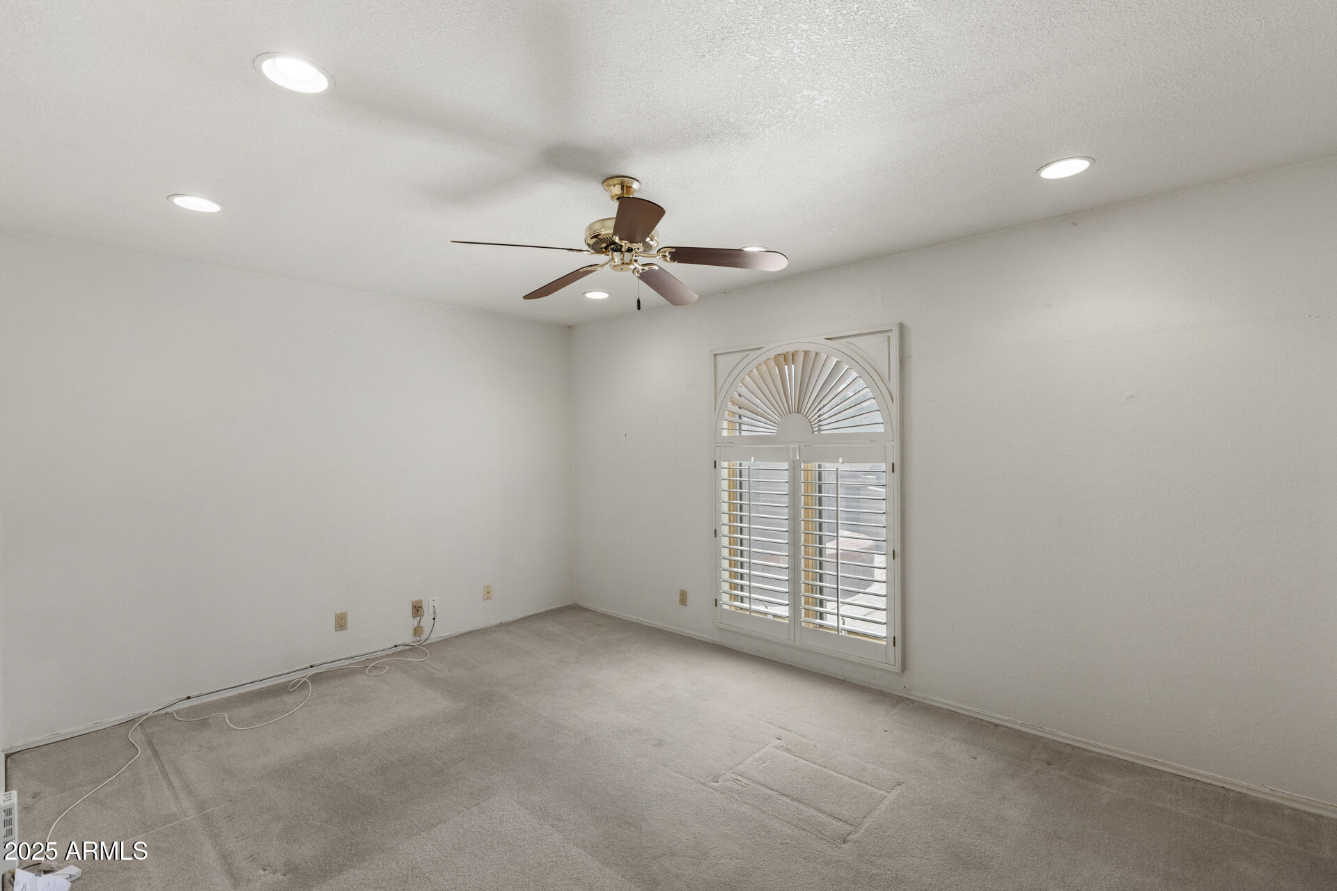 8426 E PARADISE Drive