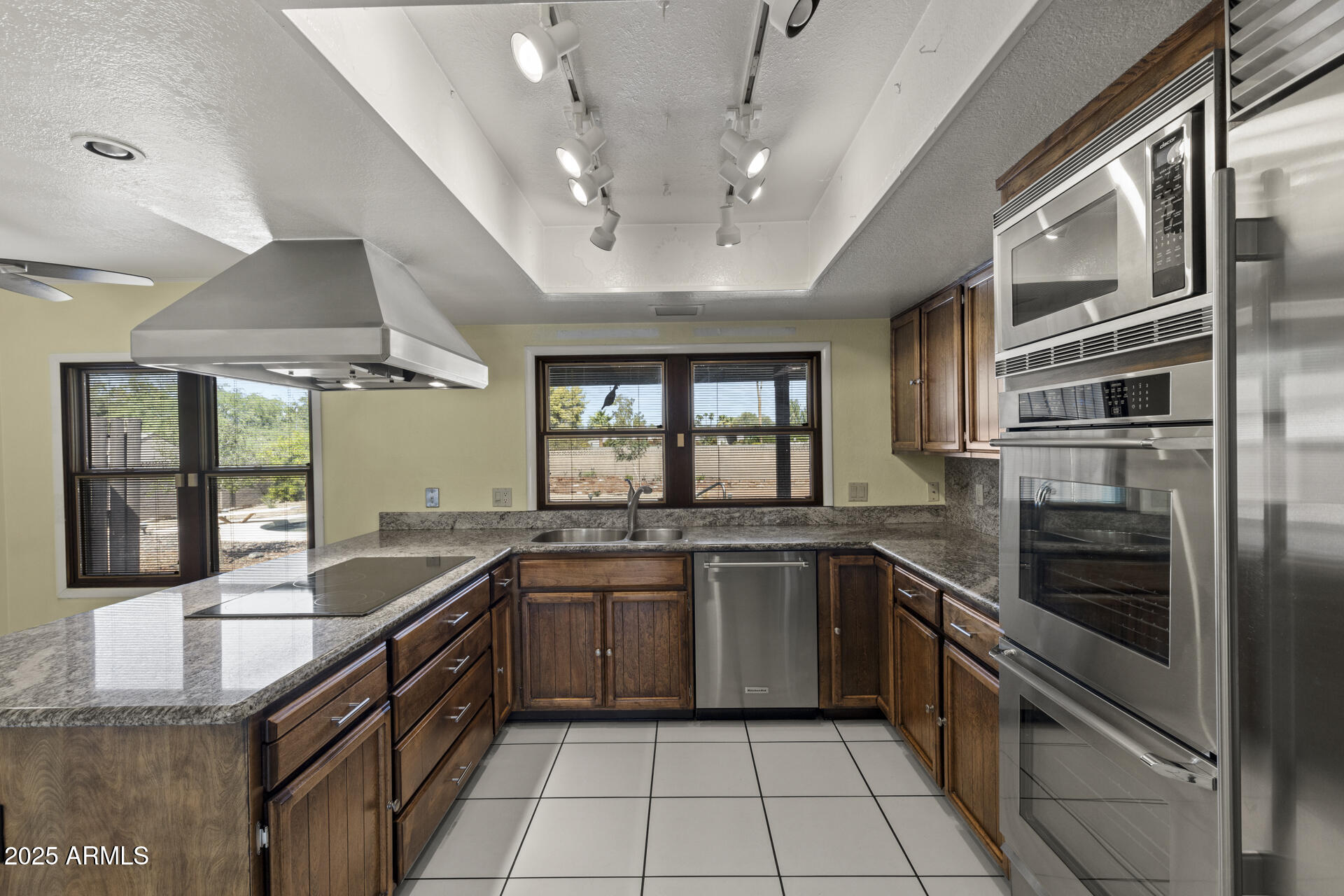 8426 E PARADISE Drive