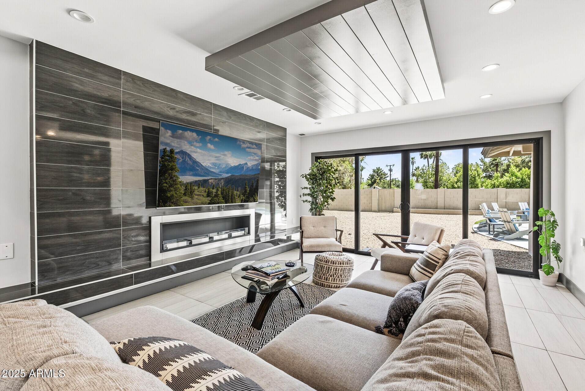 711 W NORTHERN Avenue