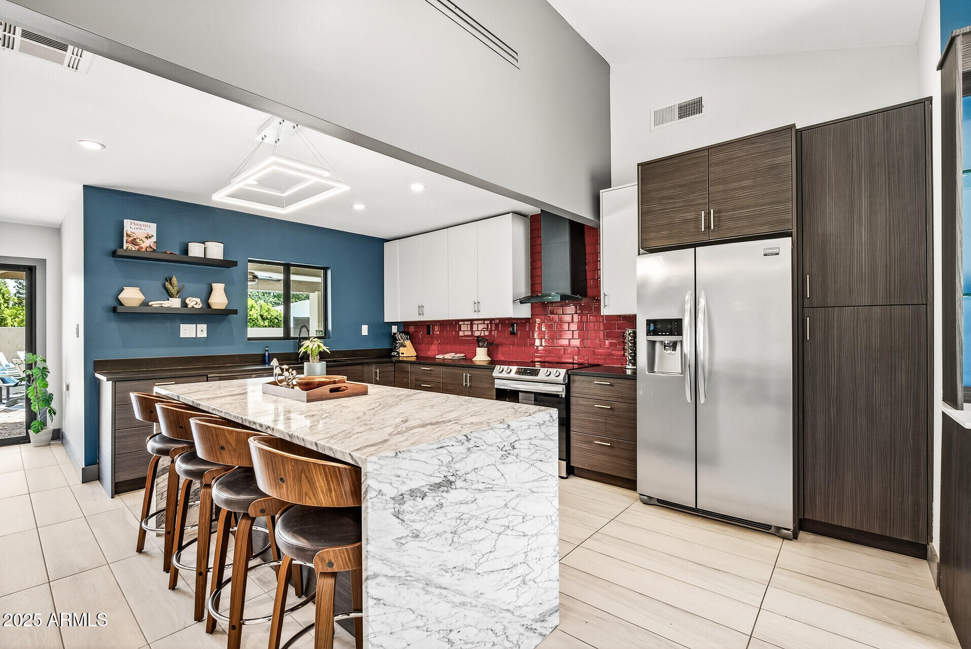 711 W NORTHERN Avenue