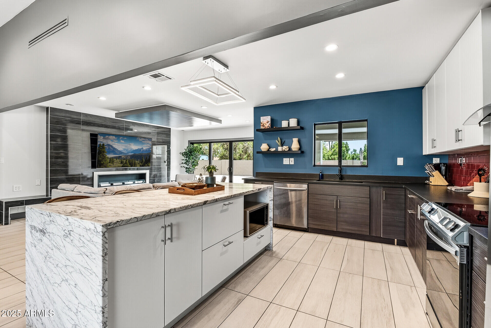 711 W NORTHERN Avenue