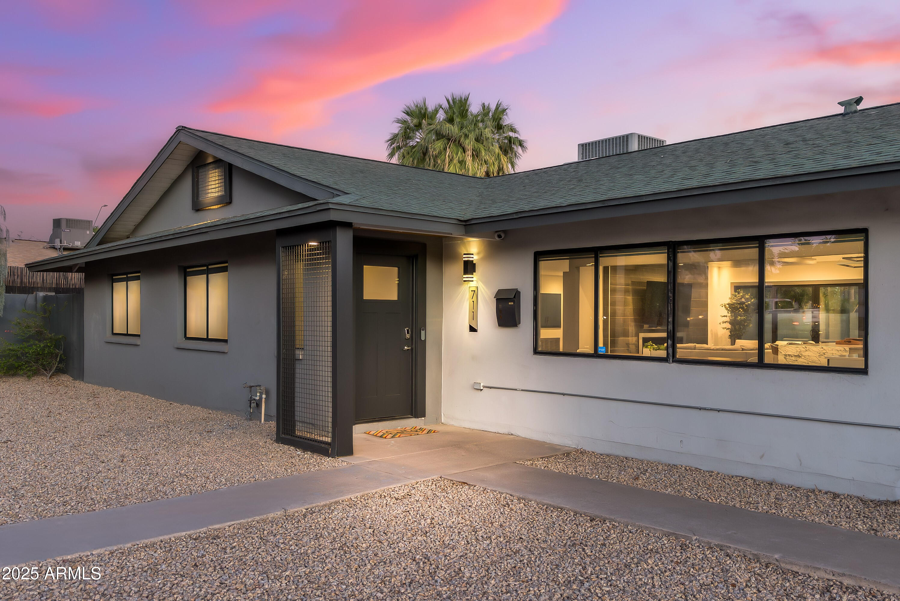 711 W NORTHERN Avenue