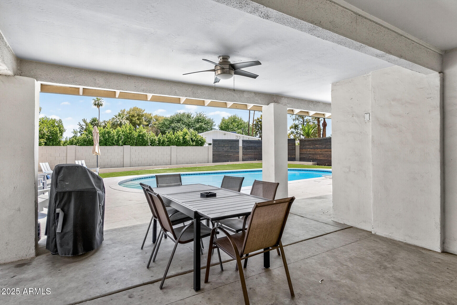 711 W NORTHERN Avenue