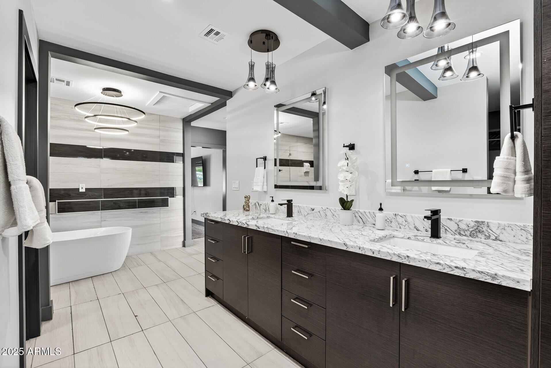 711 W NORTHERN Avenue