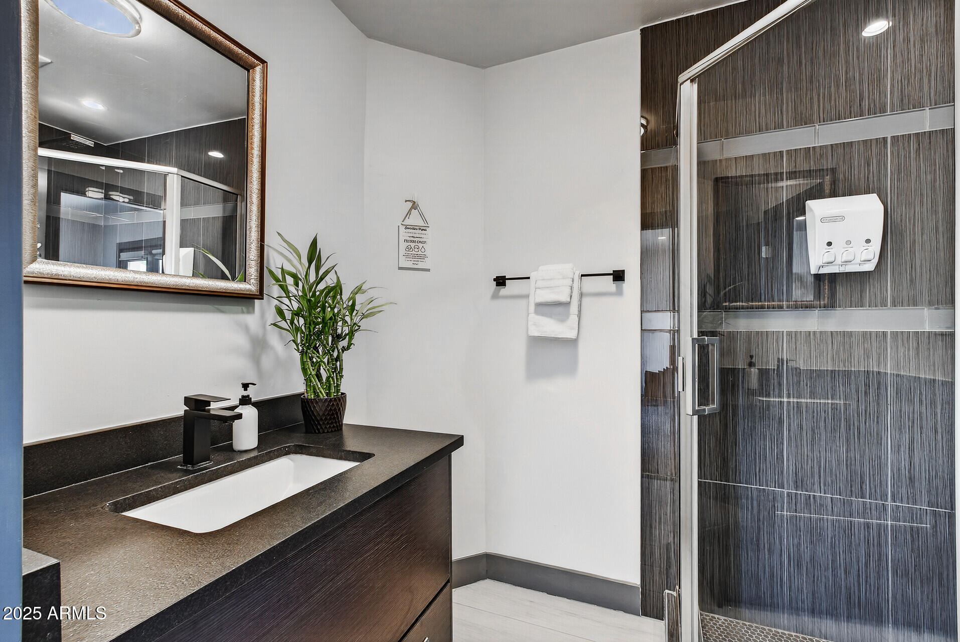 711 W NORTHERN Avenue