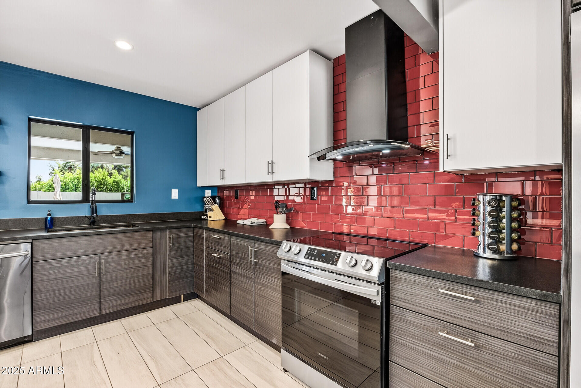 711 W NORTHERN Avenue