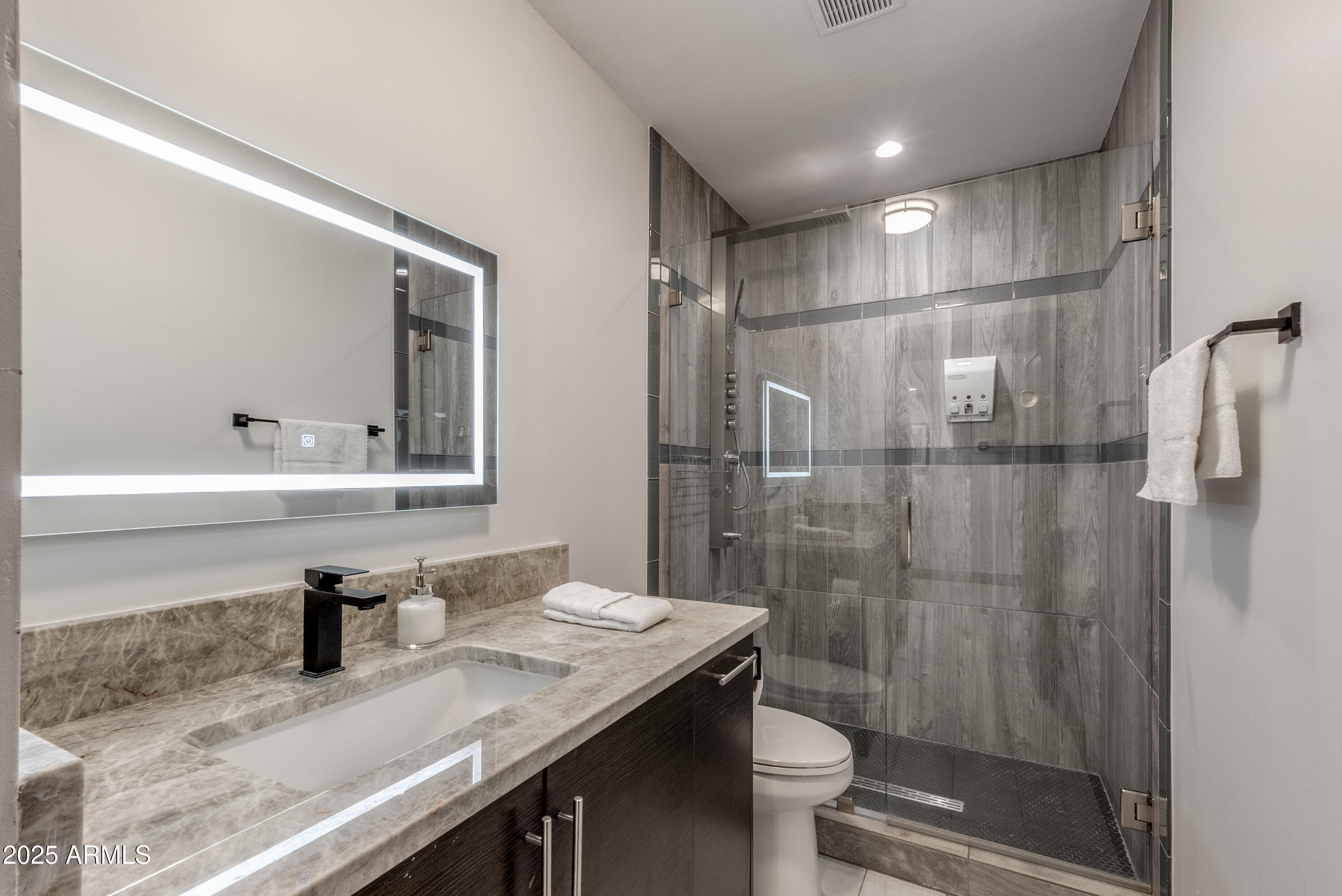 711 W NORTHERN Avenue