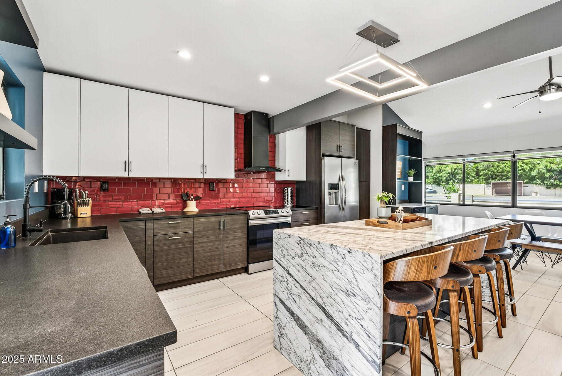 711 W NORTHERN Avenue