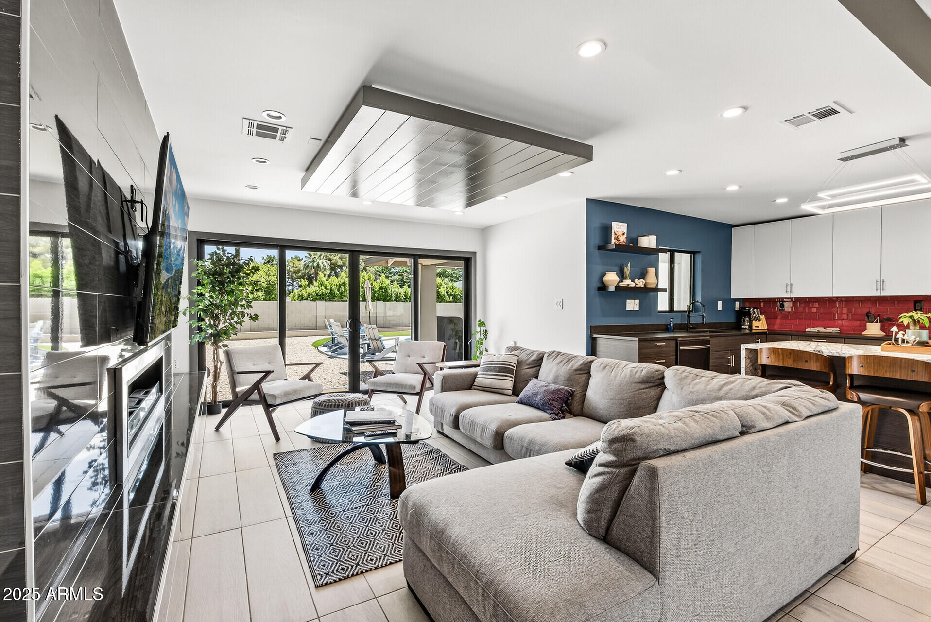 711 W NORTHERN Avenue