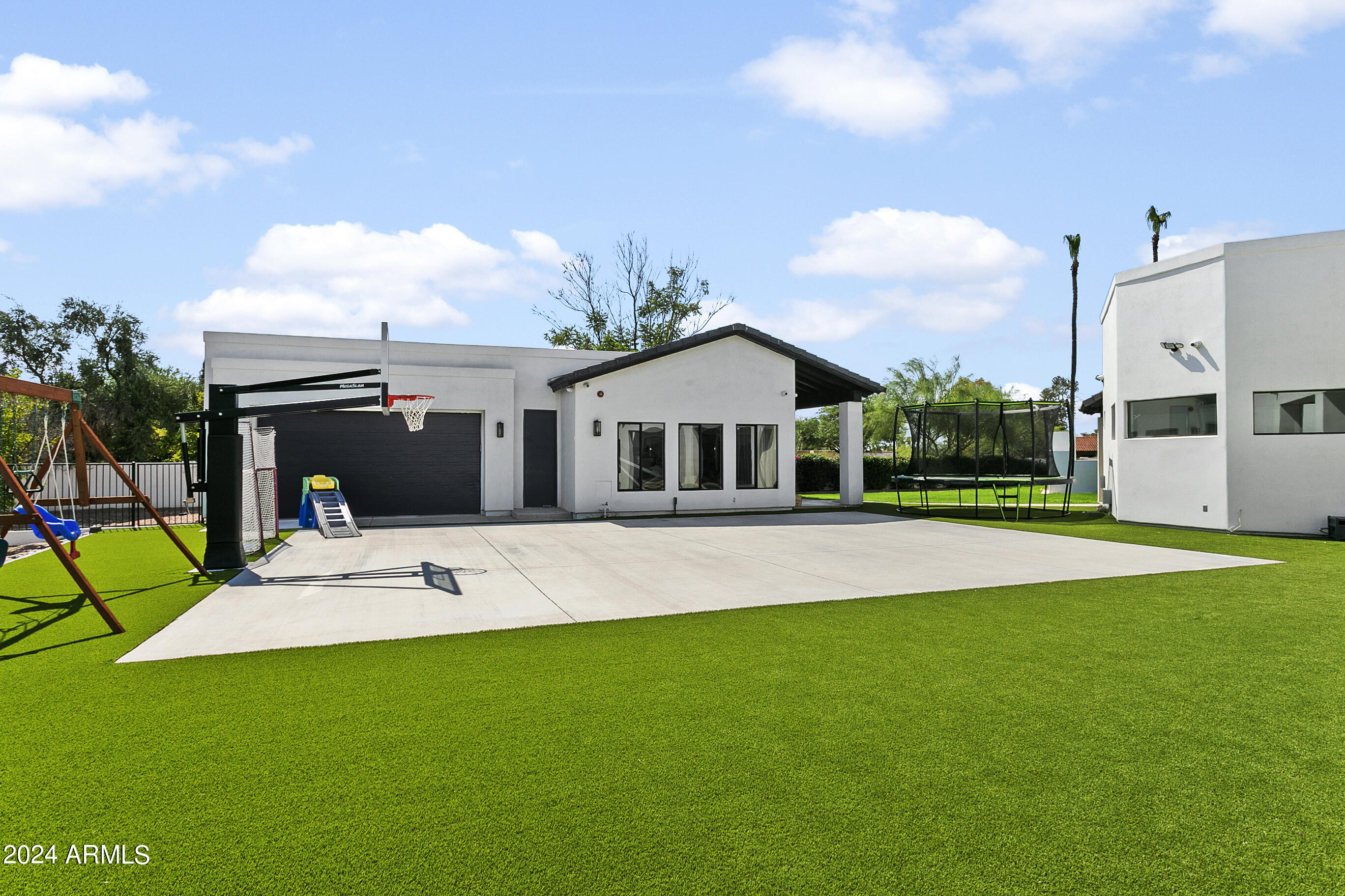 6718 E San Juan Avenue