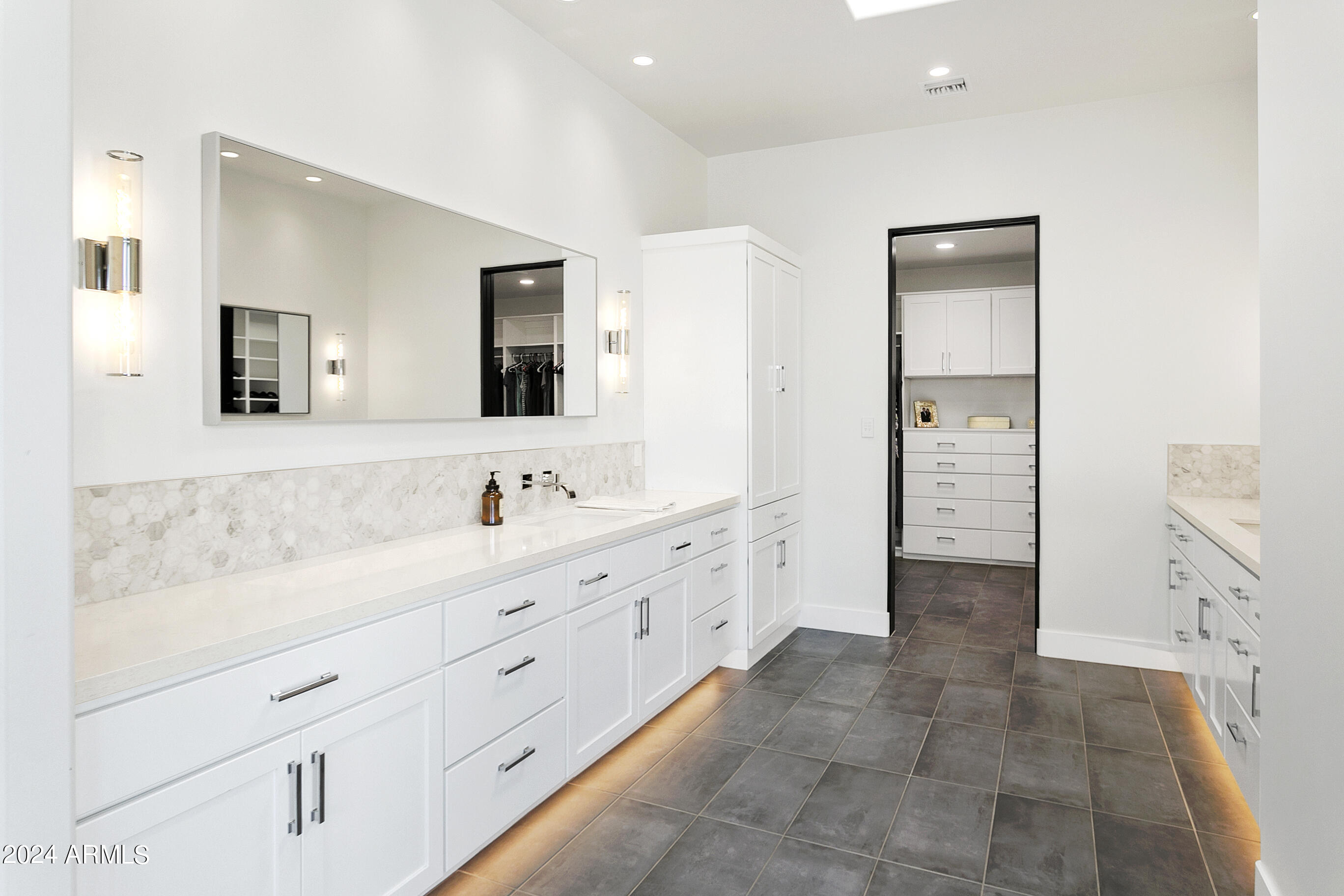 6718 E San Juan Avenue