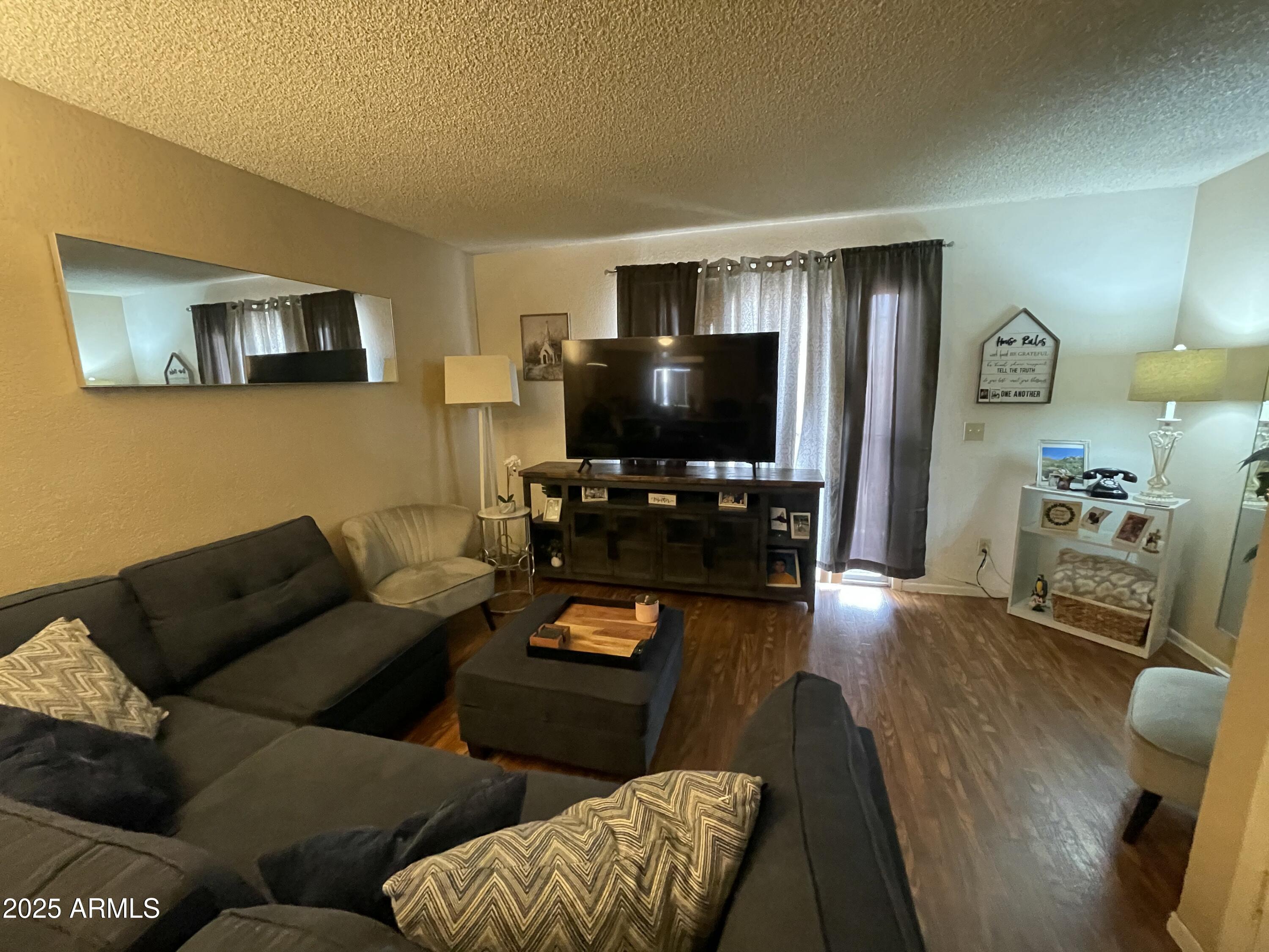 2822 E KATHLEEN Road