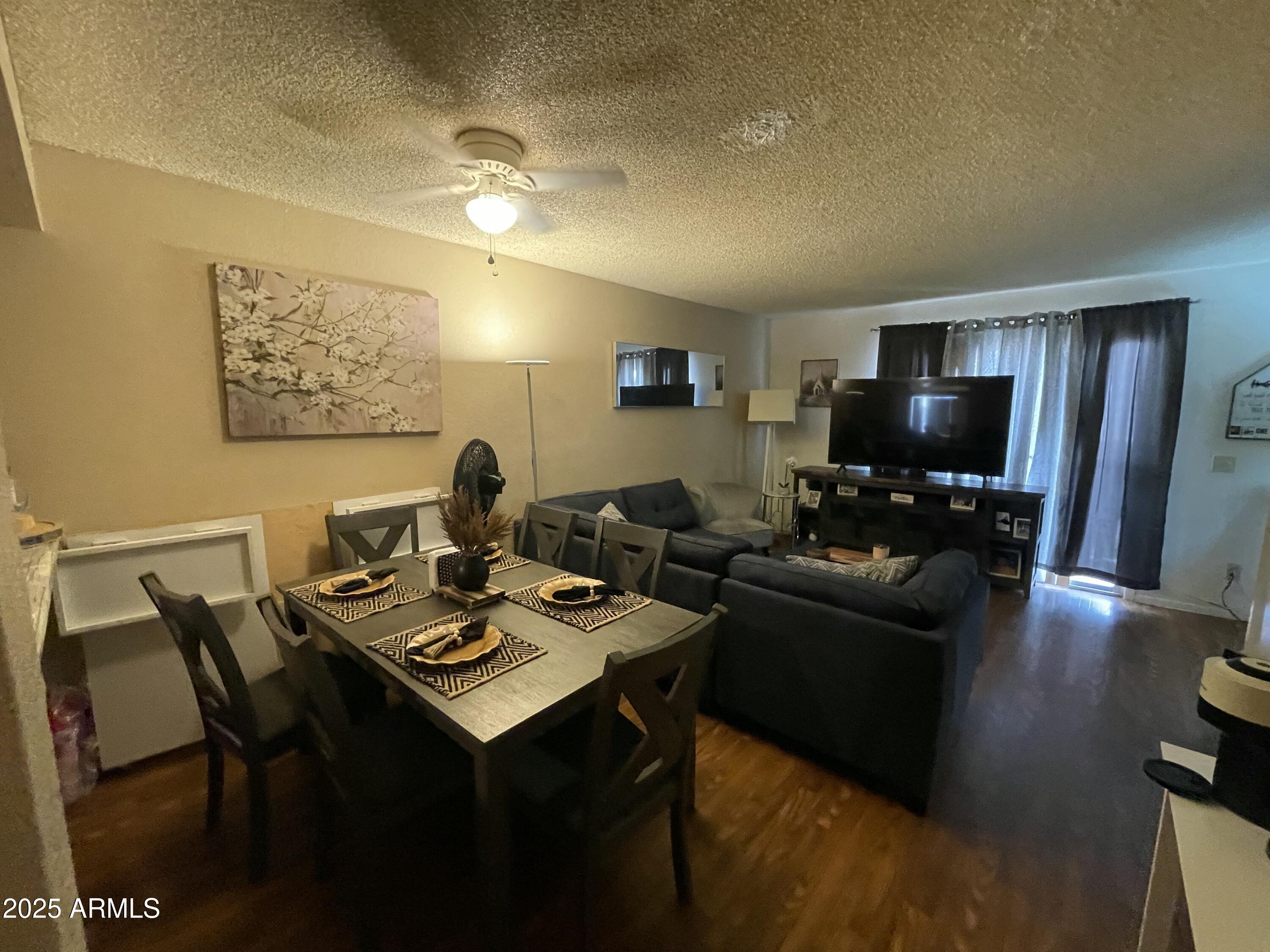 2822 E KATHLEEN Road