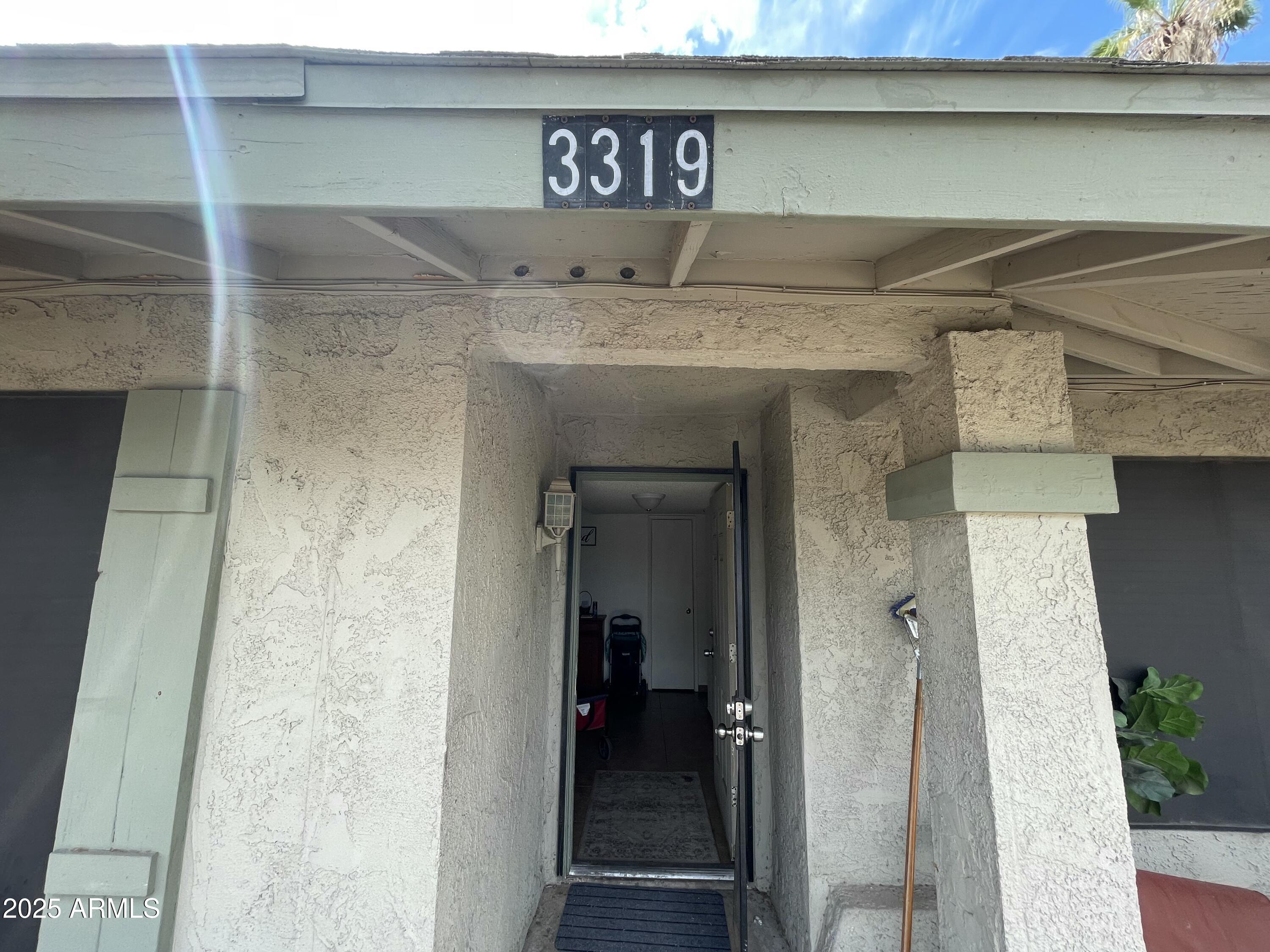 3319 W HARMONT Drive