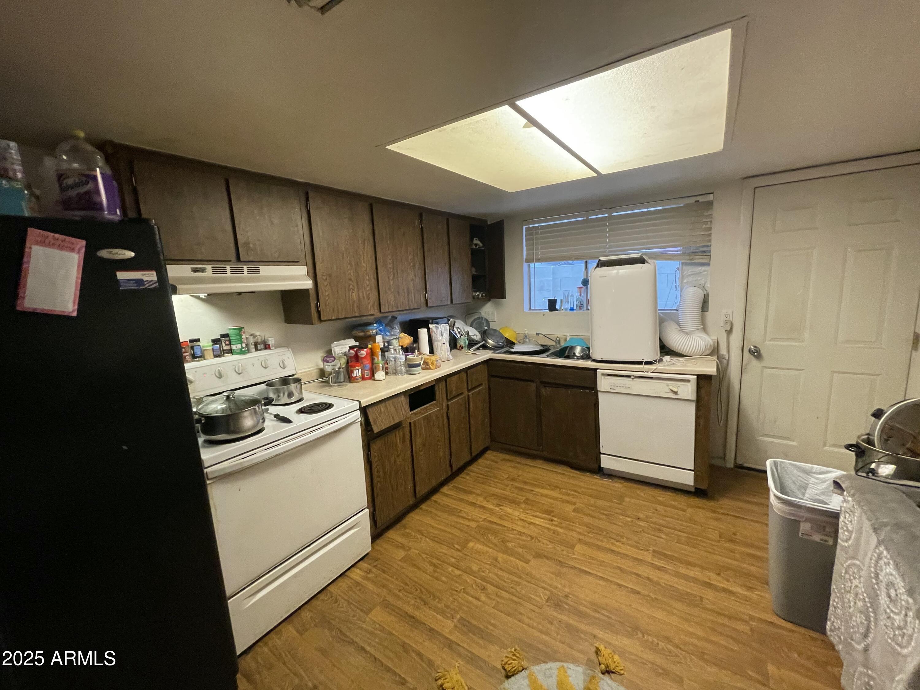 3319 W HARMONT Drive