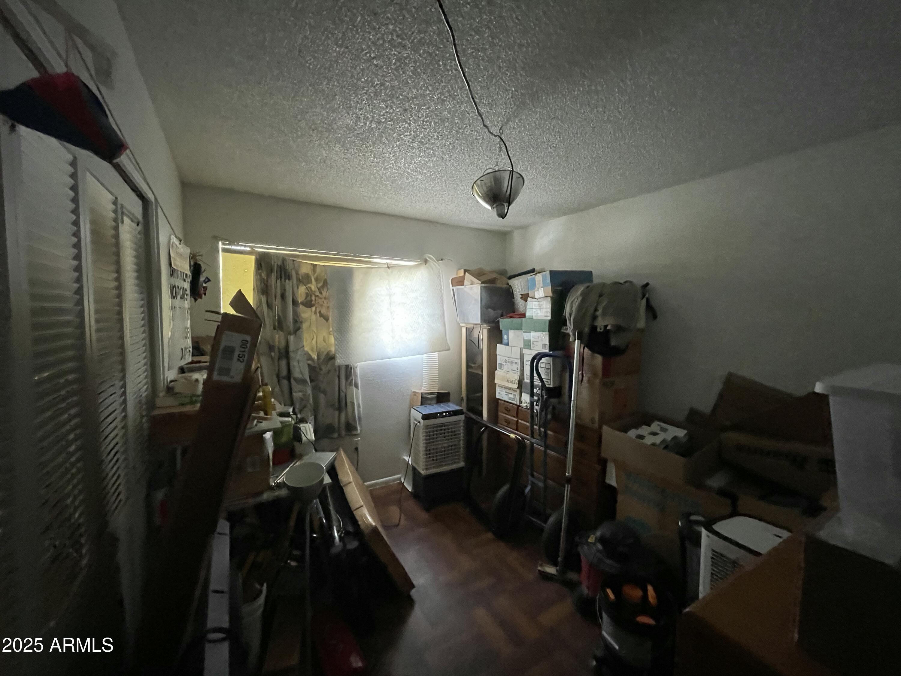 3319 W HARMONT Drive