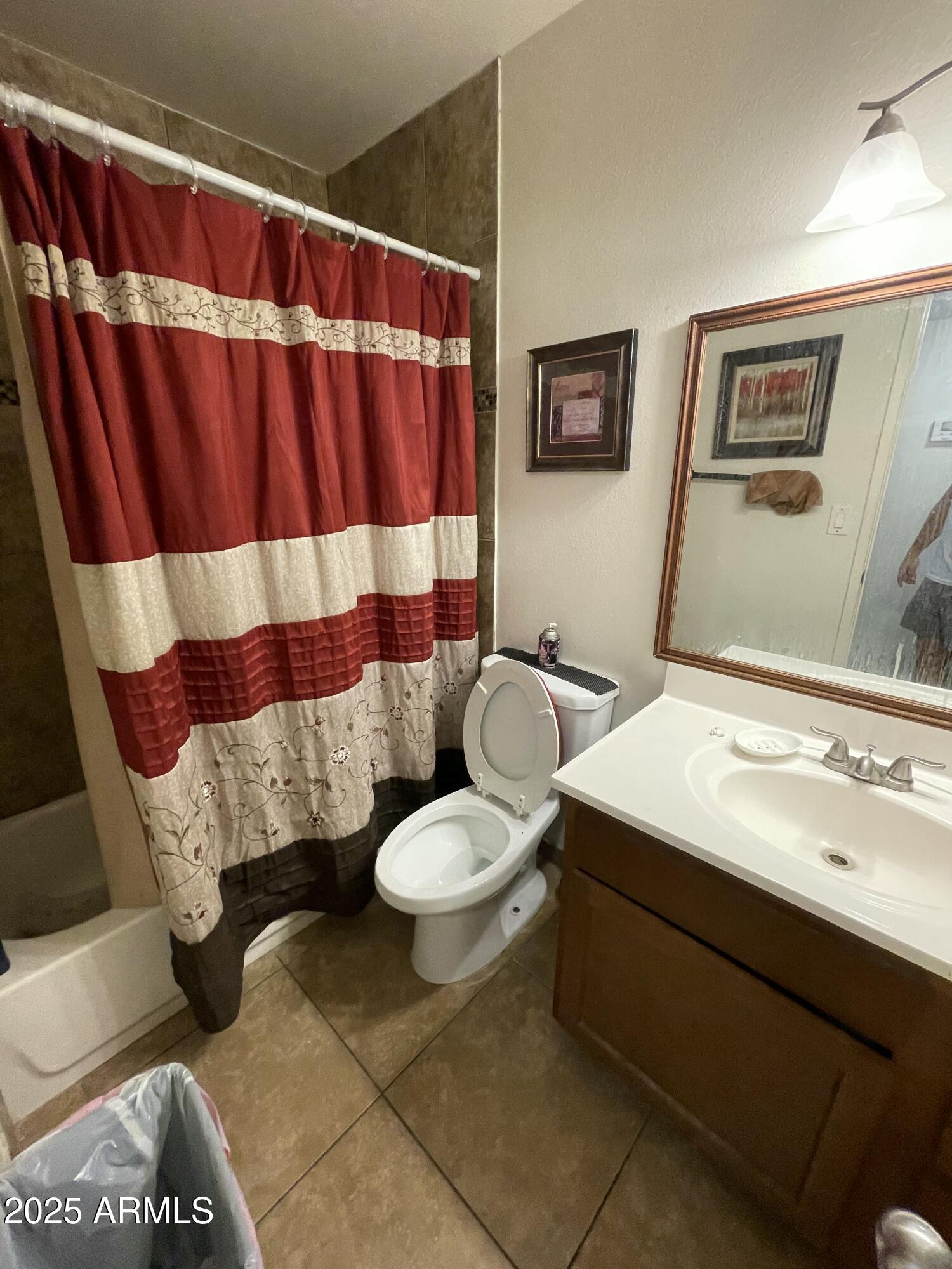 3319 W HARMONT Drive