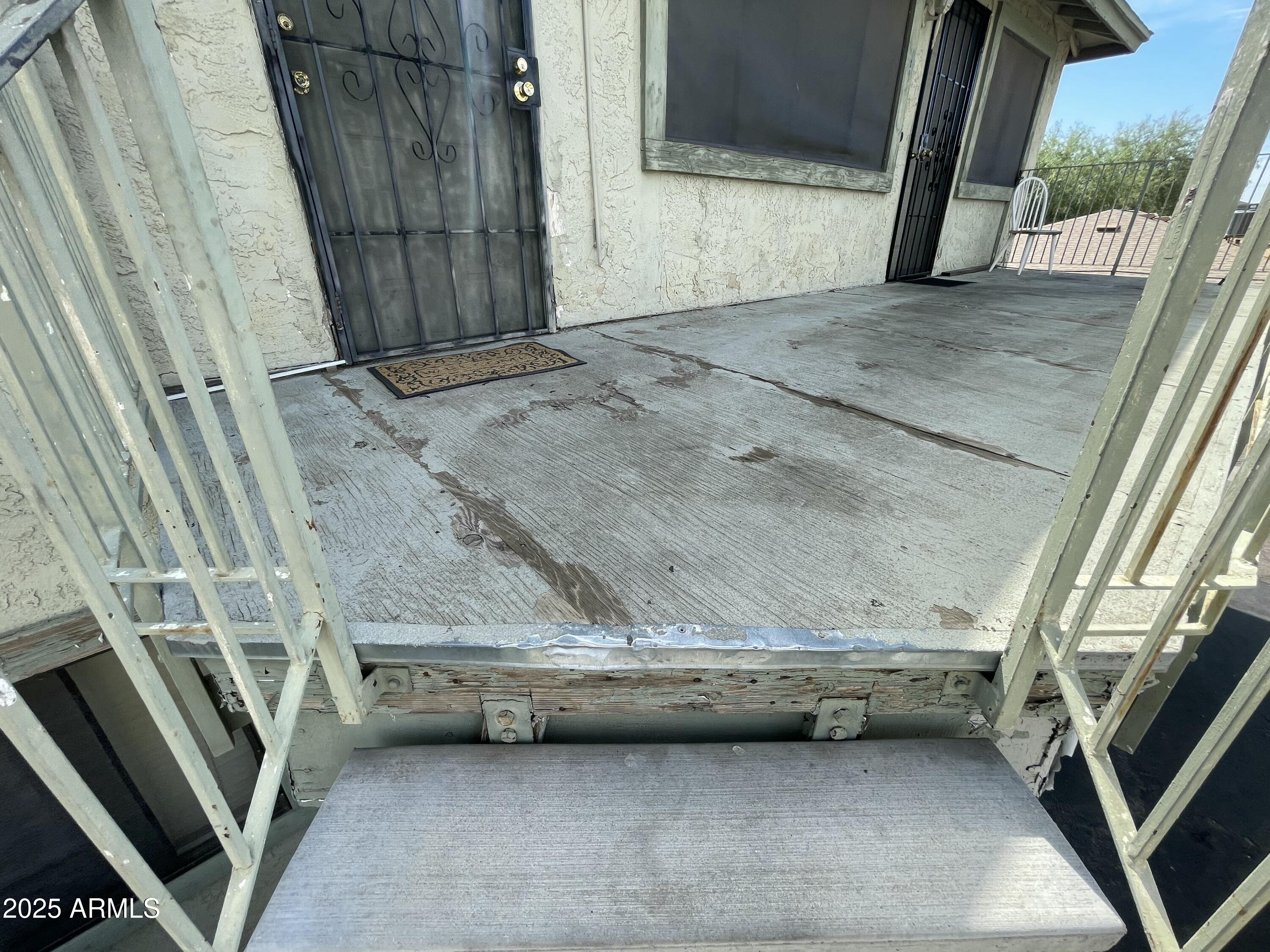 3319 W HARMONT Drive