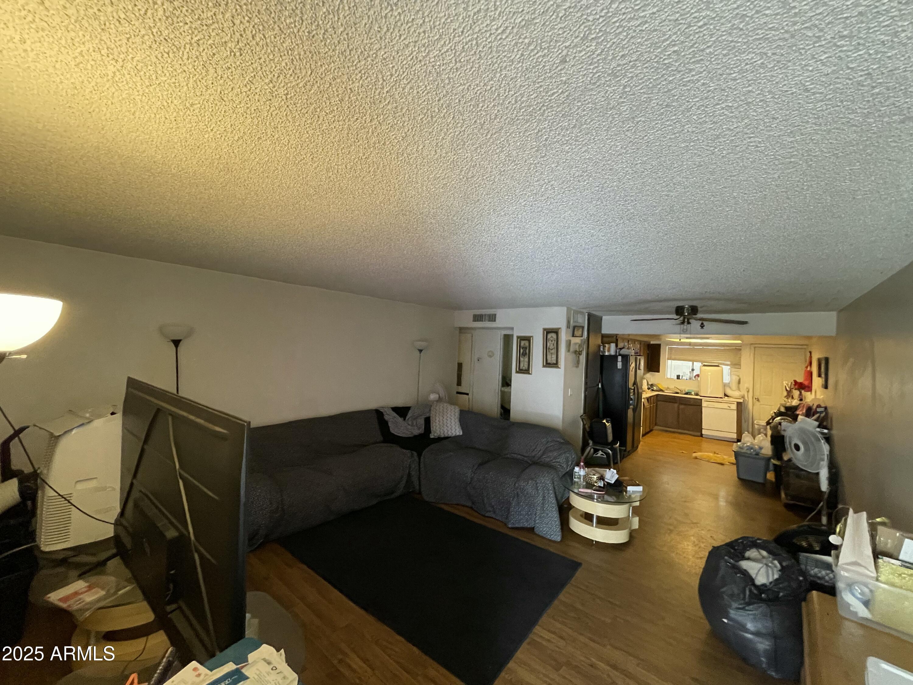 3319 W HARMONT Drive