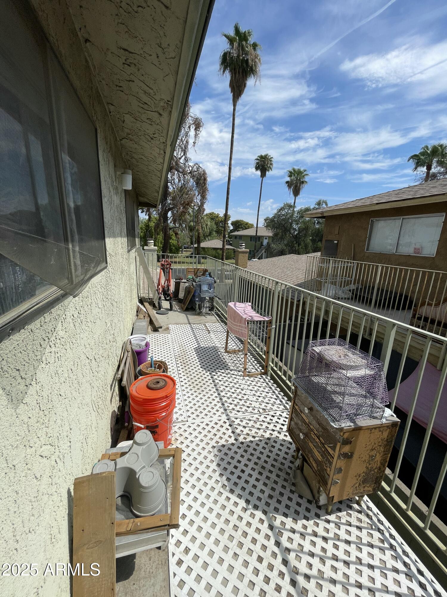 3319 W HARMONT Drive