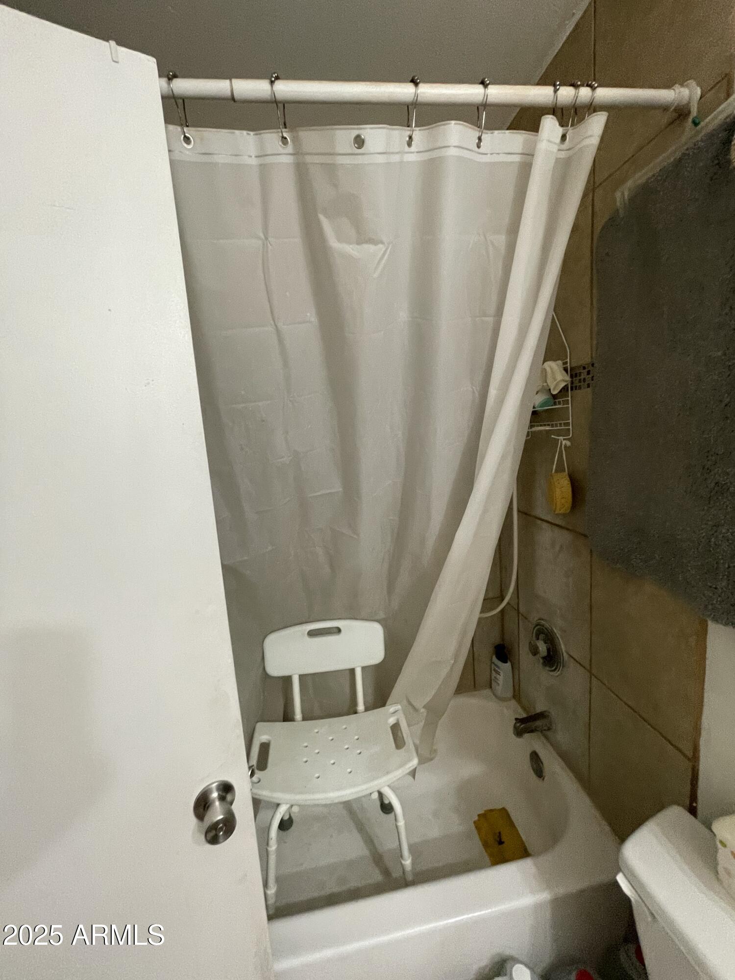 3319 W HARMONT Drive