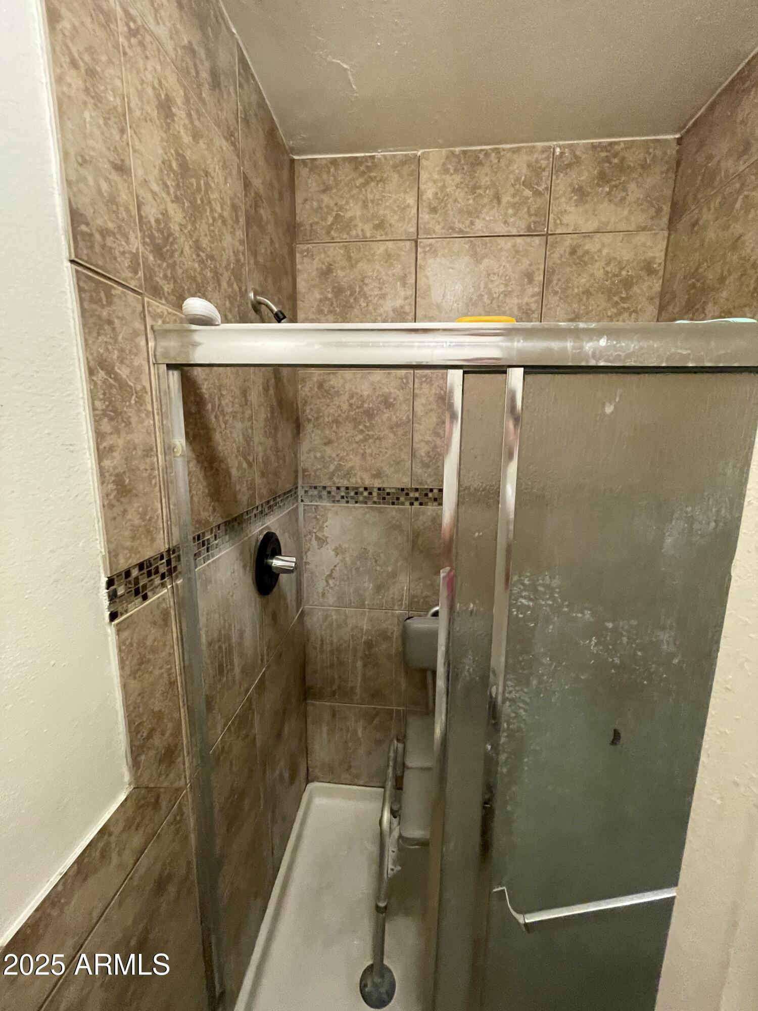 3319 W HARMONT Drive