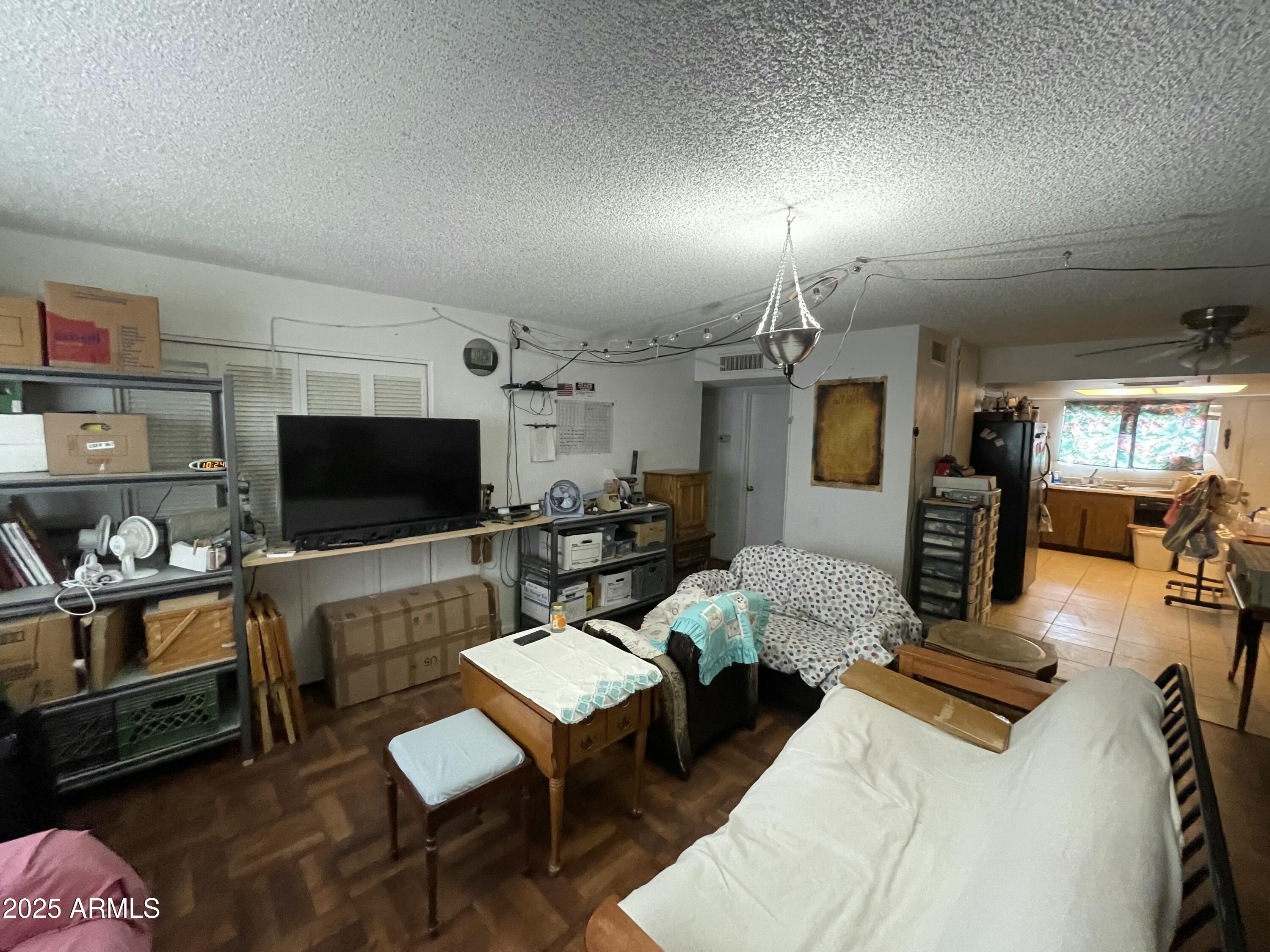 3319 W HARMONT Drive