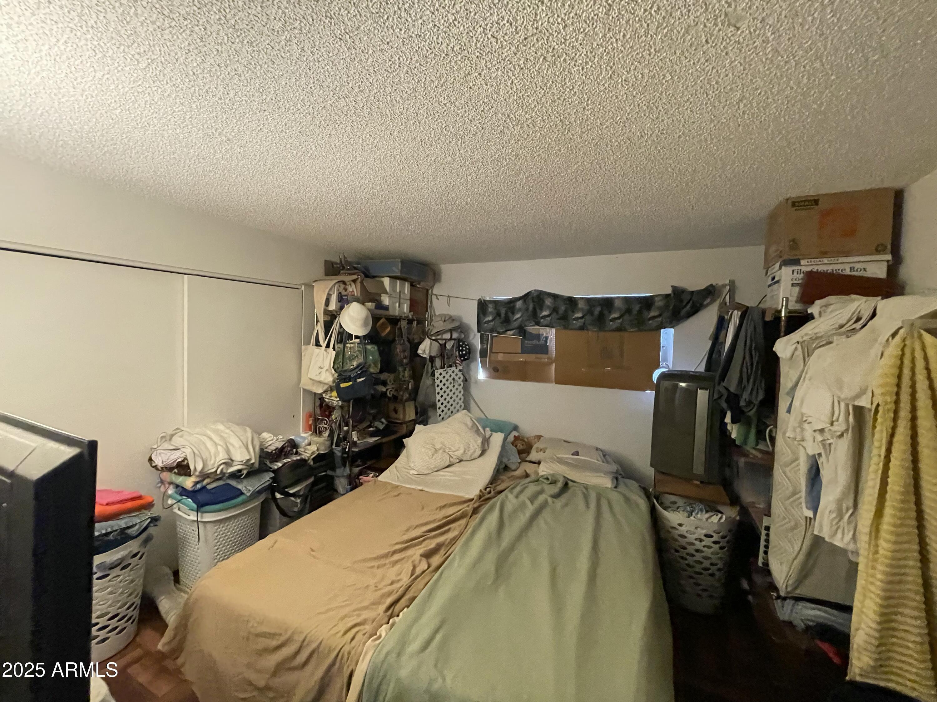 3319 W HARMONT Drive