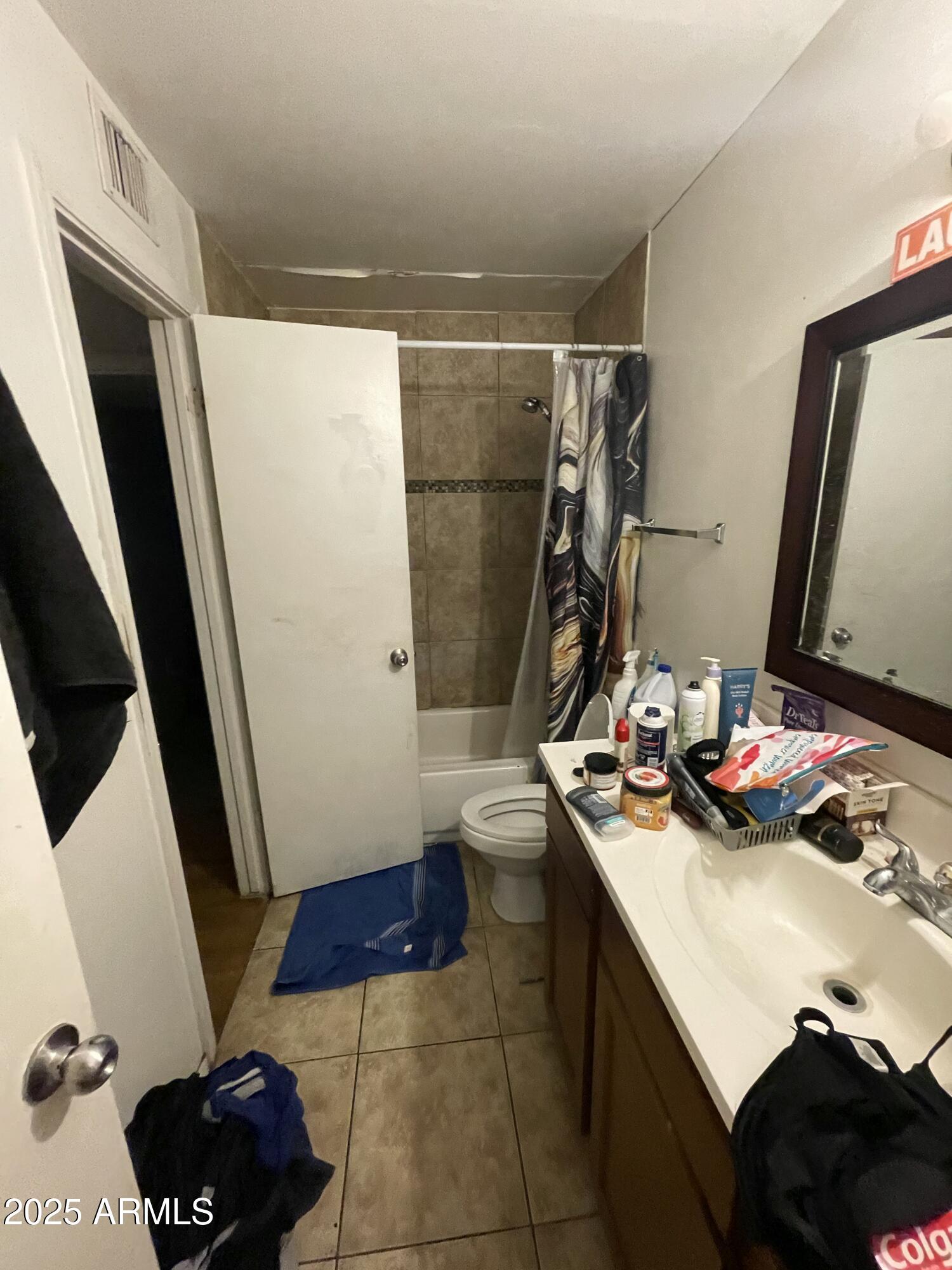 3319 W HARMONT Drive