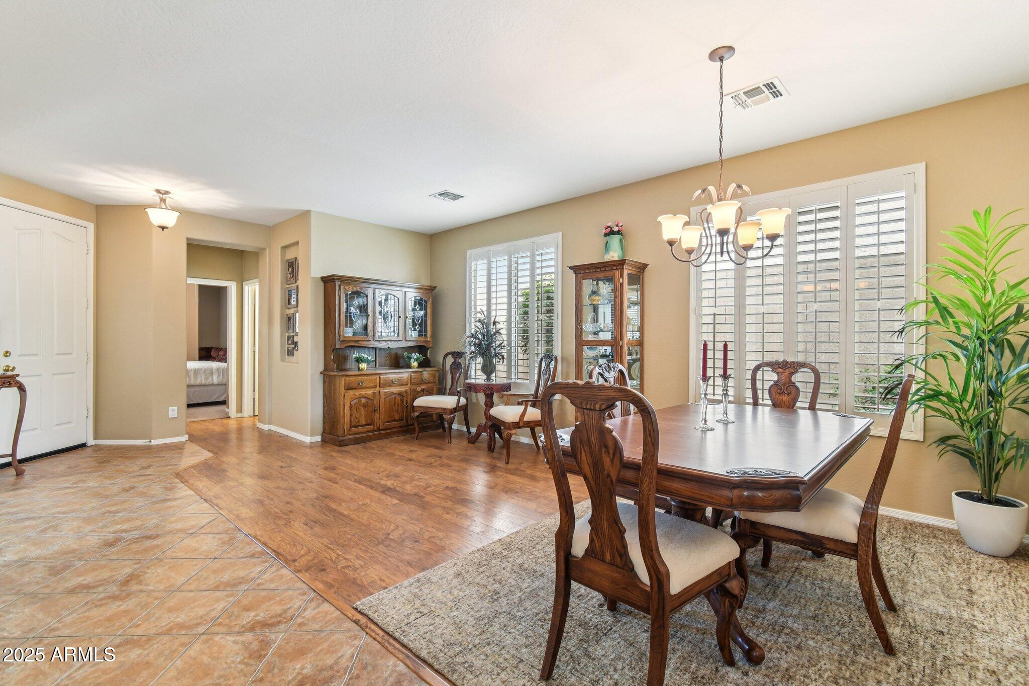 2533 W KIT CARSON Trail