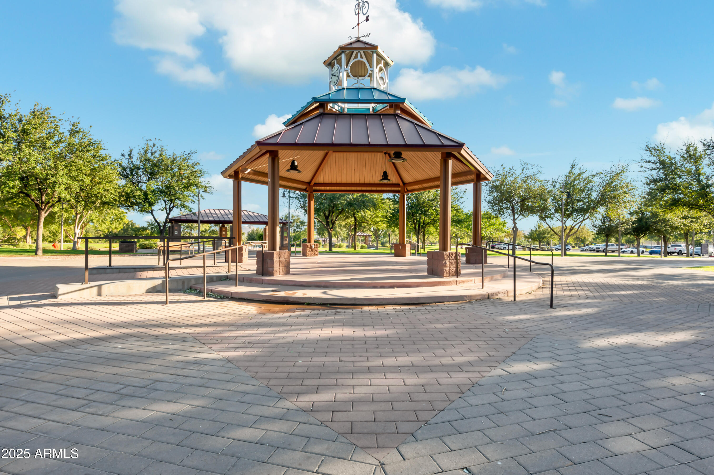 2533 W KIT CARSON Trail