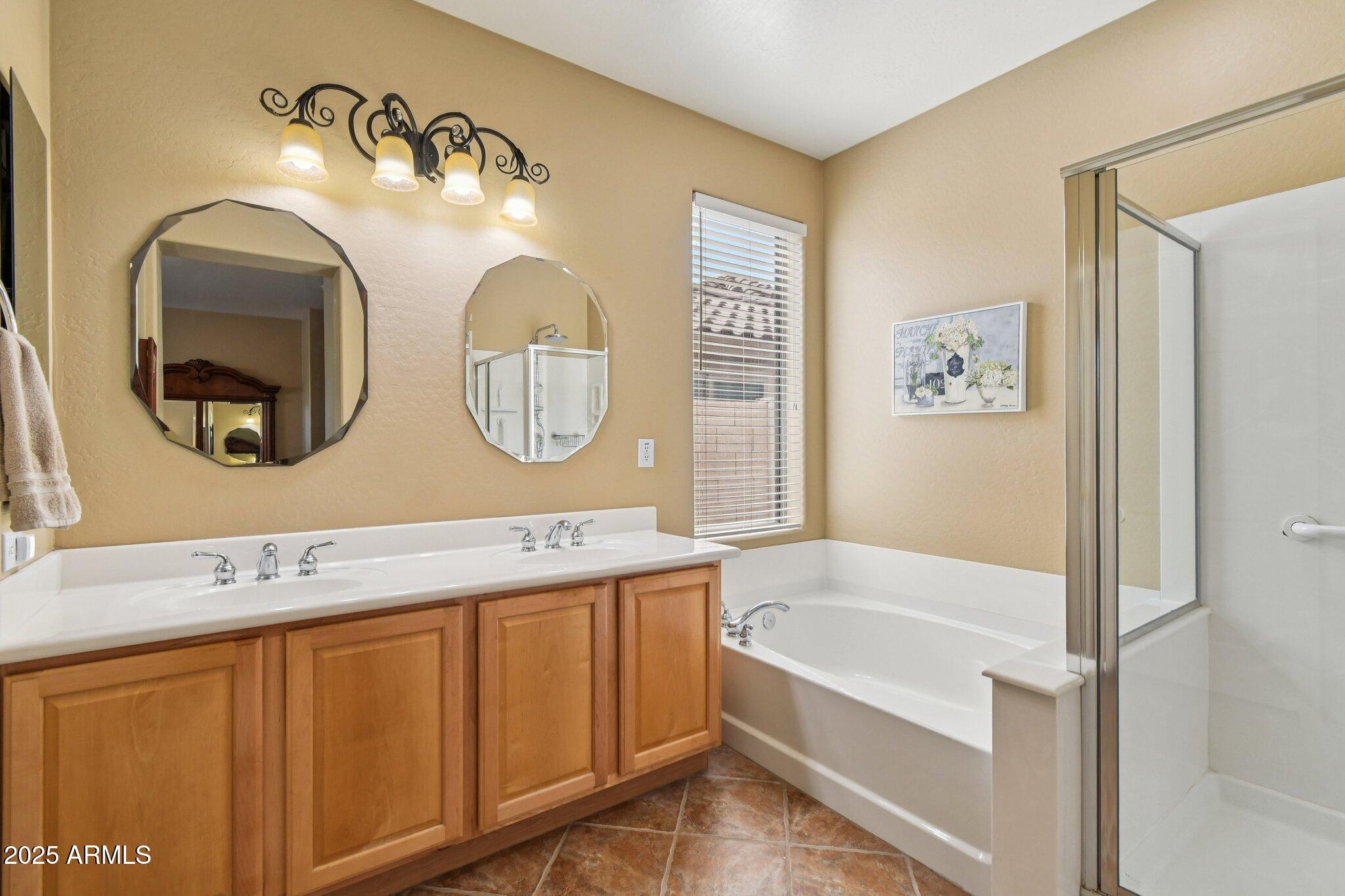 2533 W KIT CARSON Trail