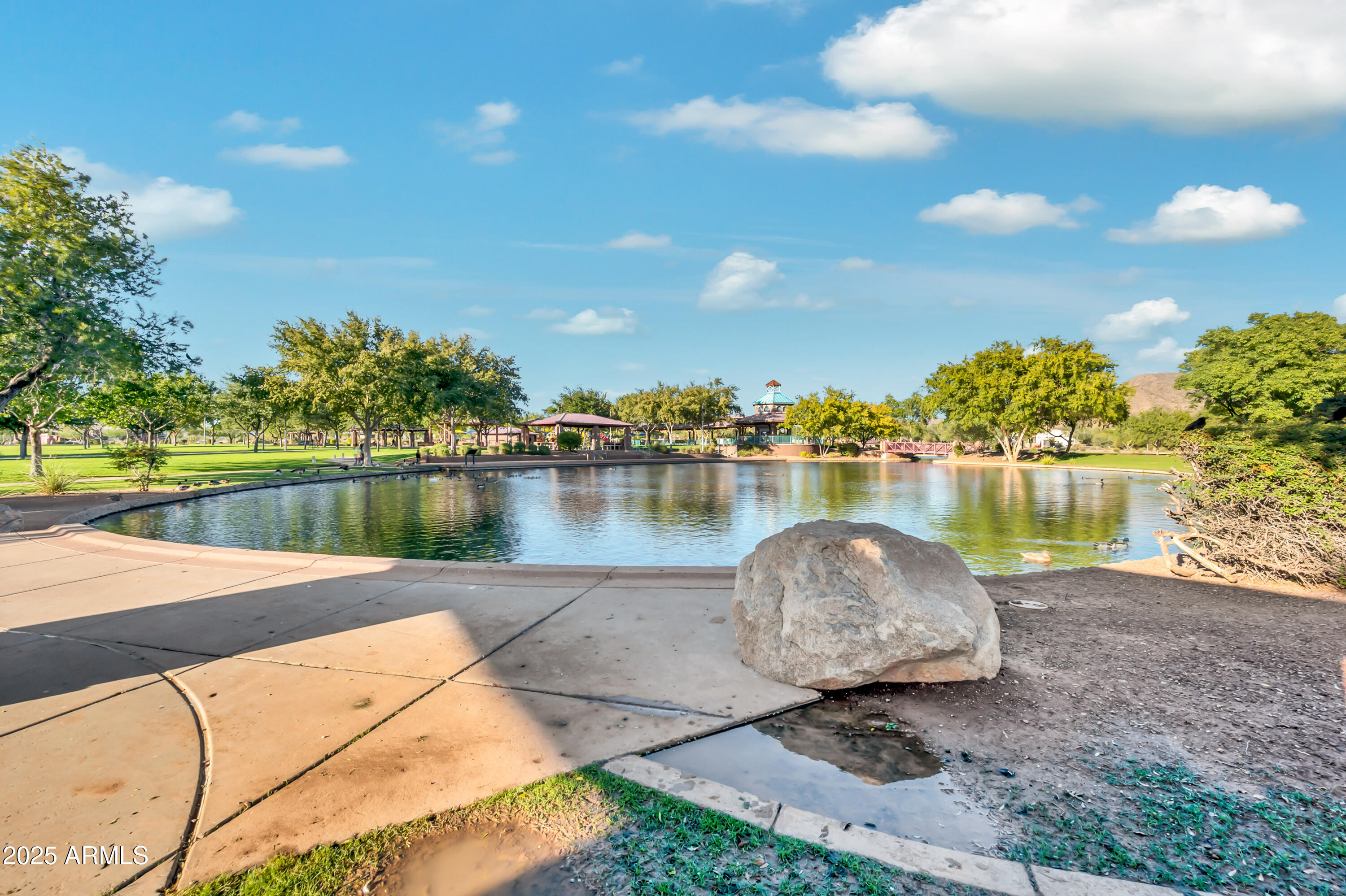 2533 W KIT CARSON Trail
