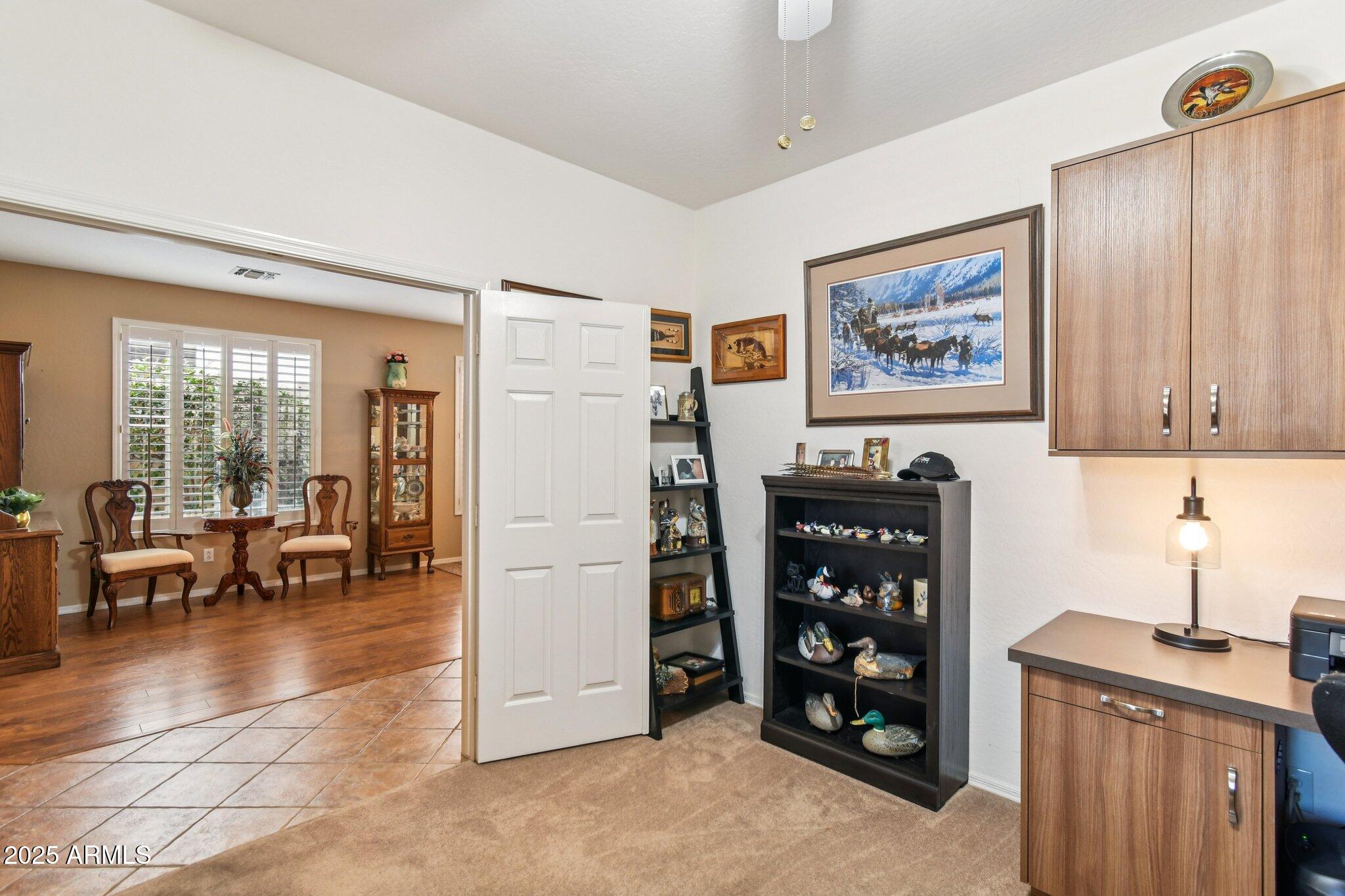 2533 W KIT CARSON Trail