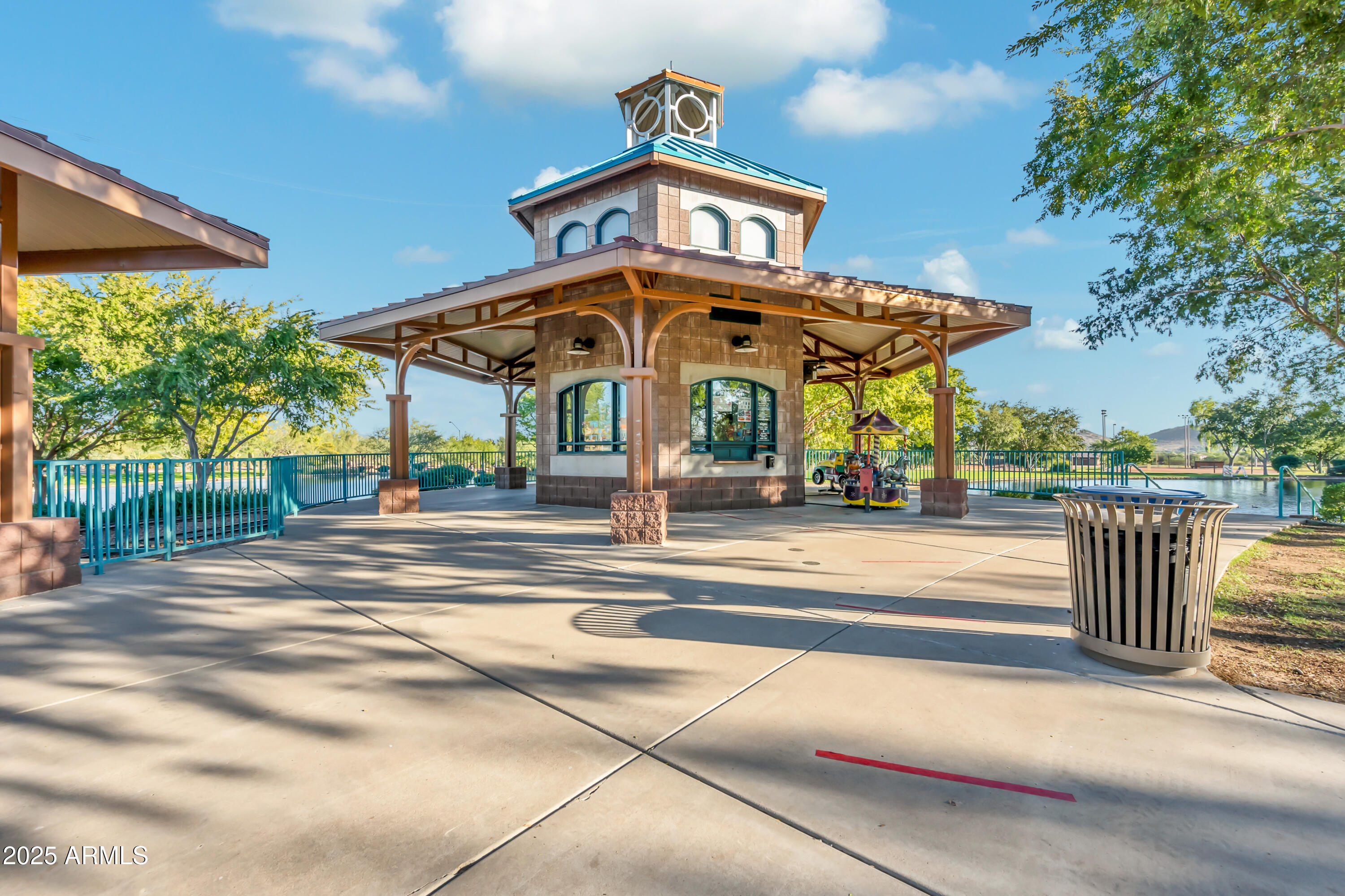 2533 W KIT CARSON Trail