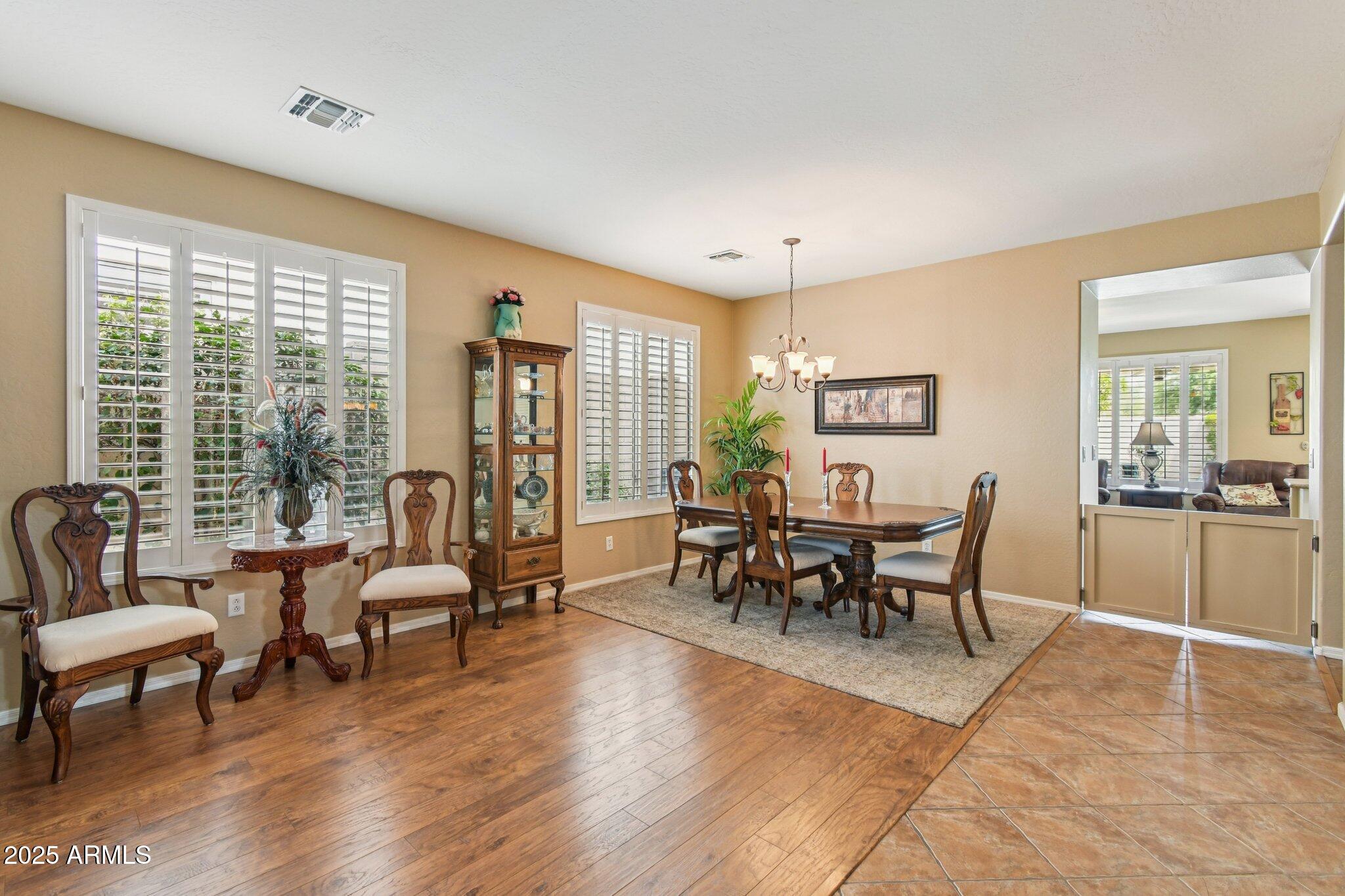 2533 W KIT CARSON Trail