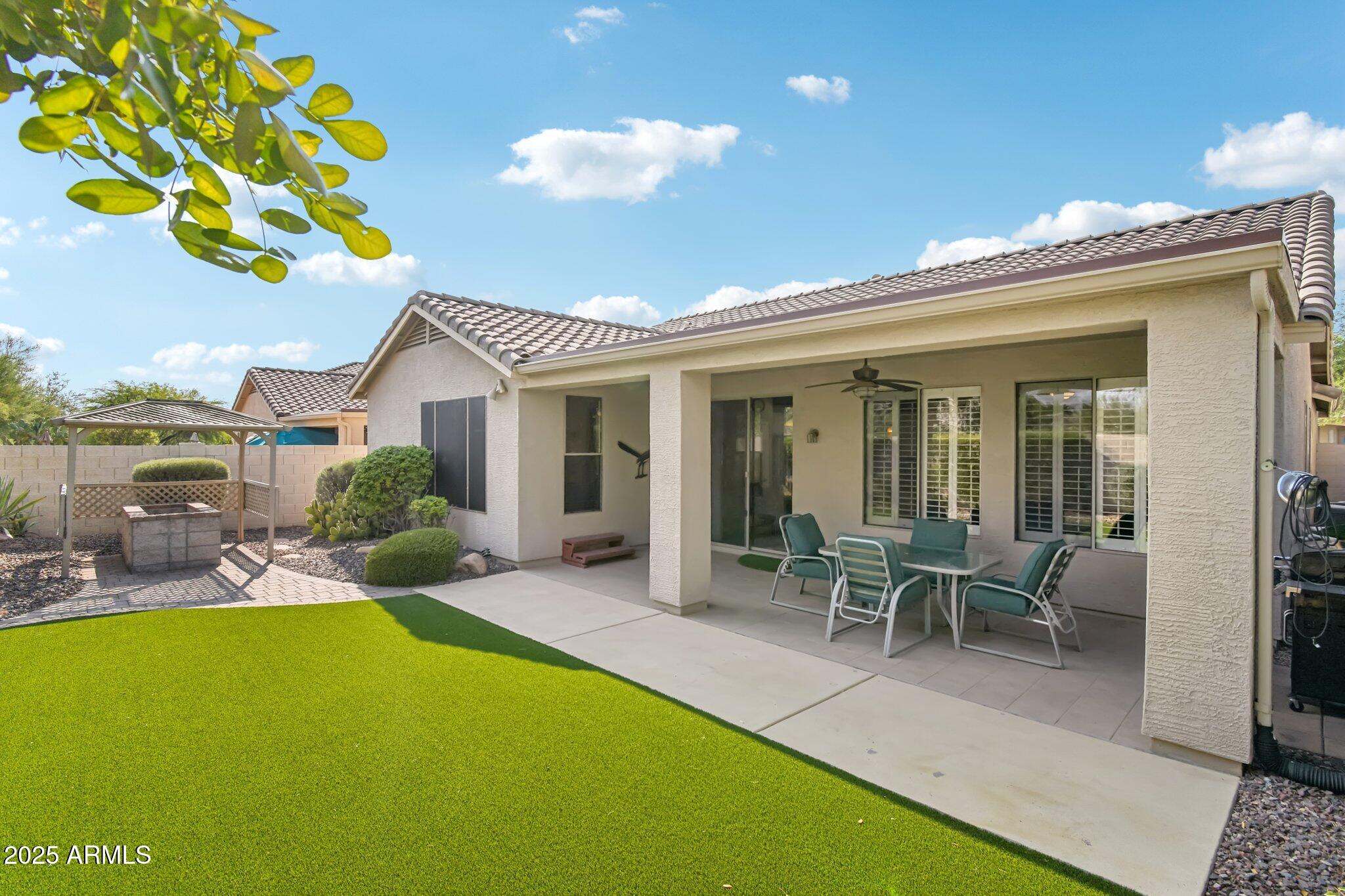 2533 W KIT CARSON Trail