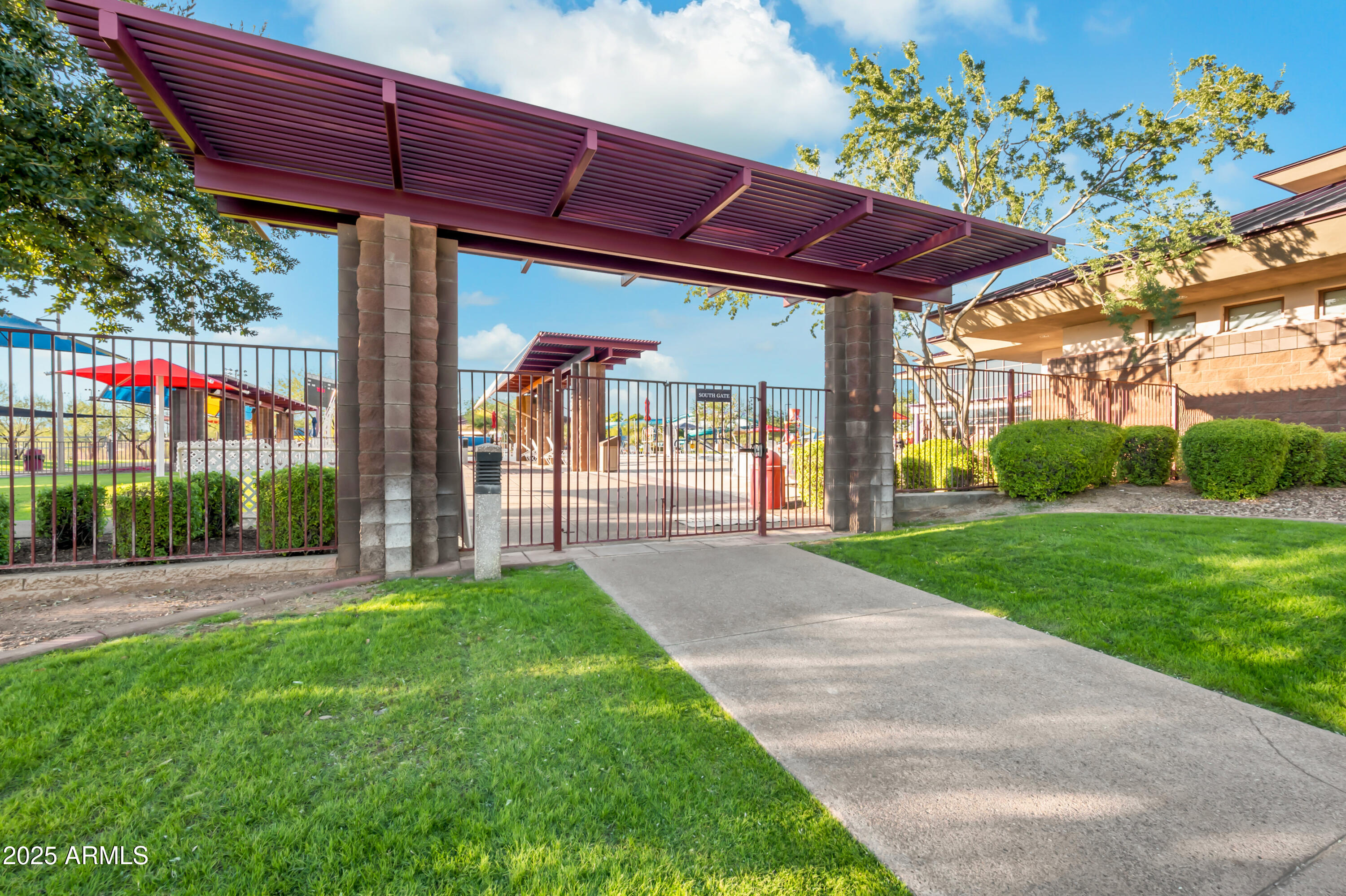 2533 W KIT CARSON Trail