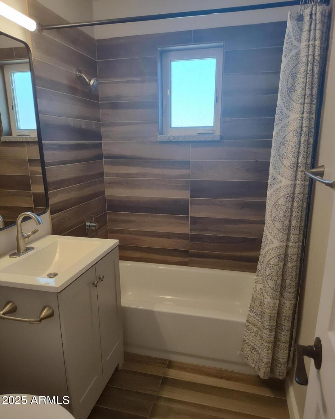 1216 E DESERT PARK Lane