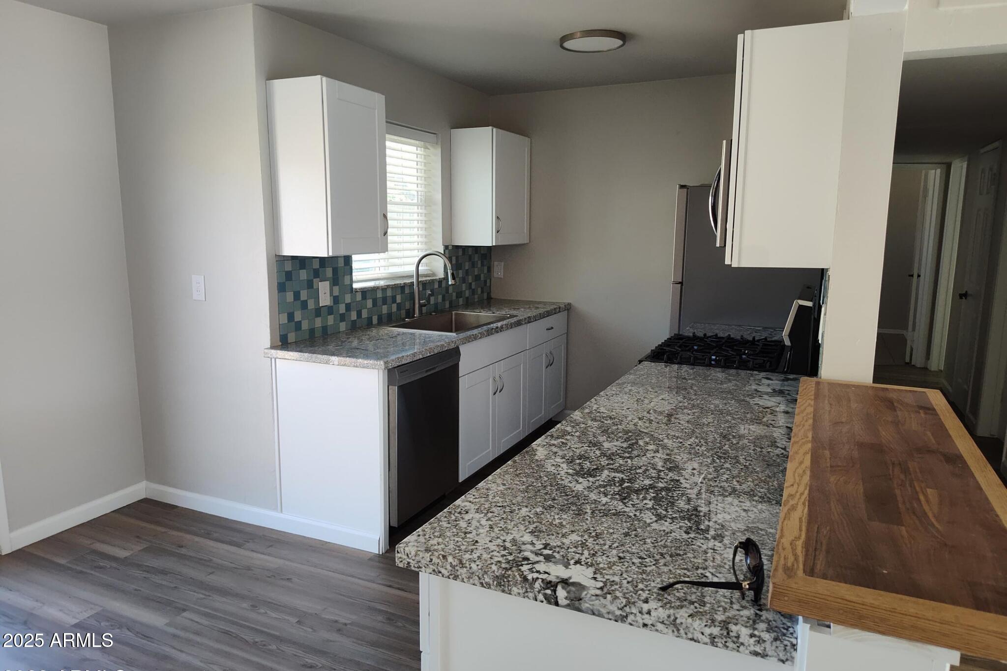 1216 E DESERT PARK Lane