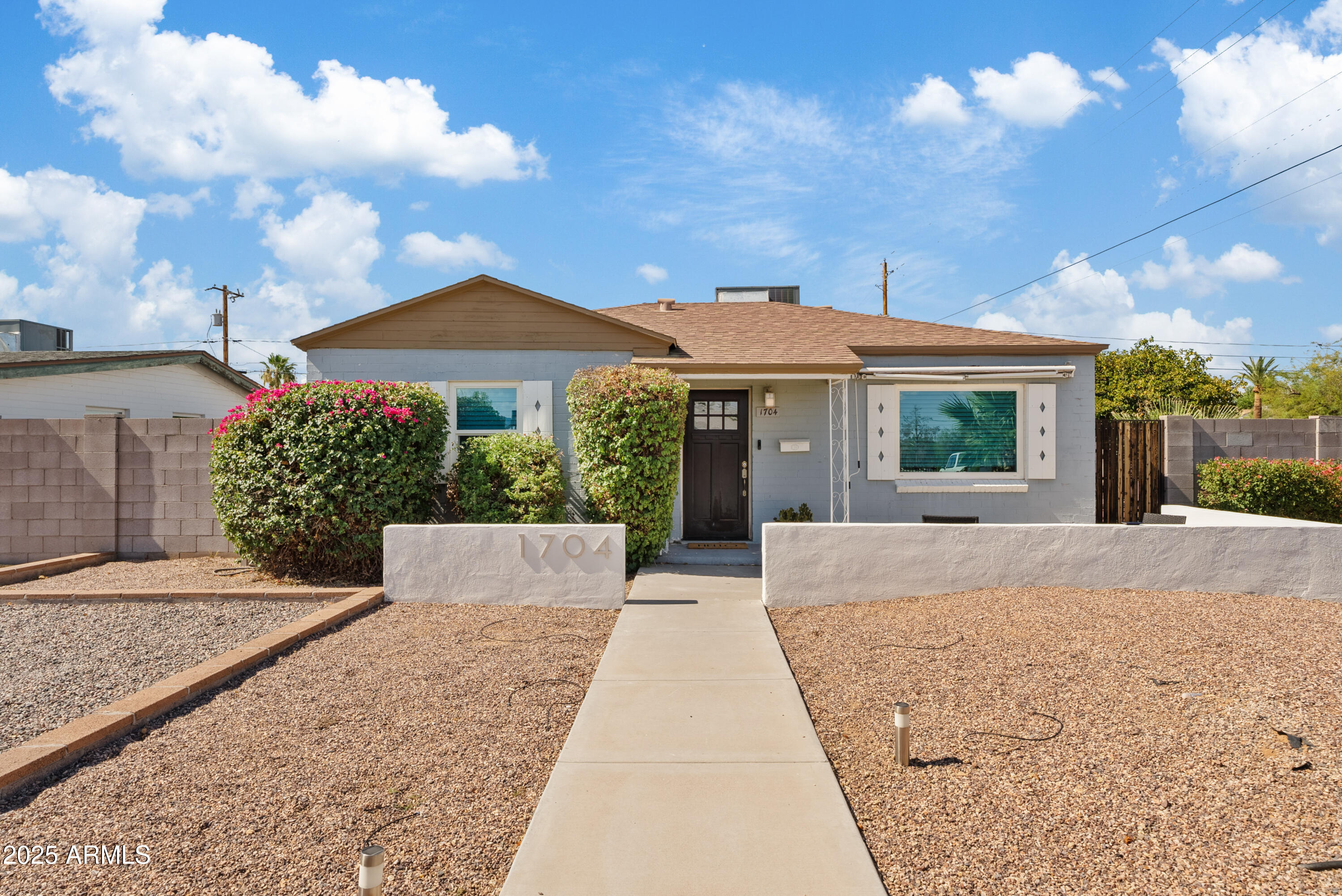 1704 W ROMA Avenue