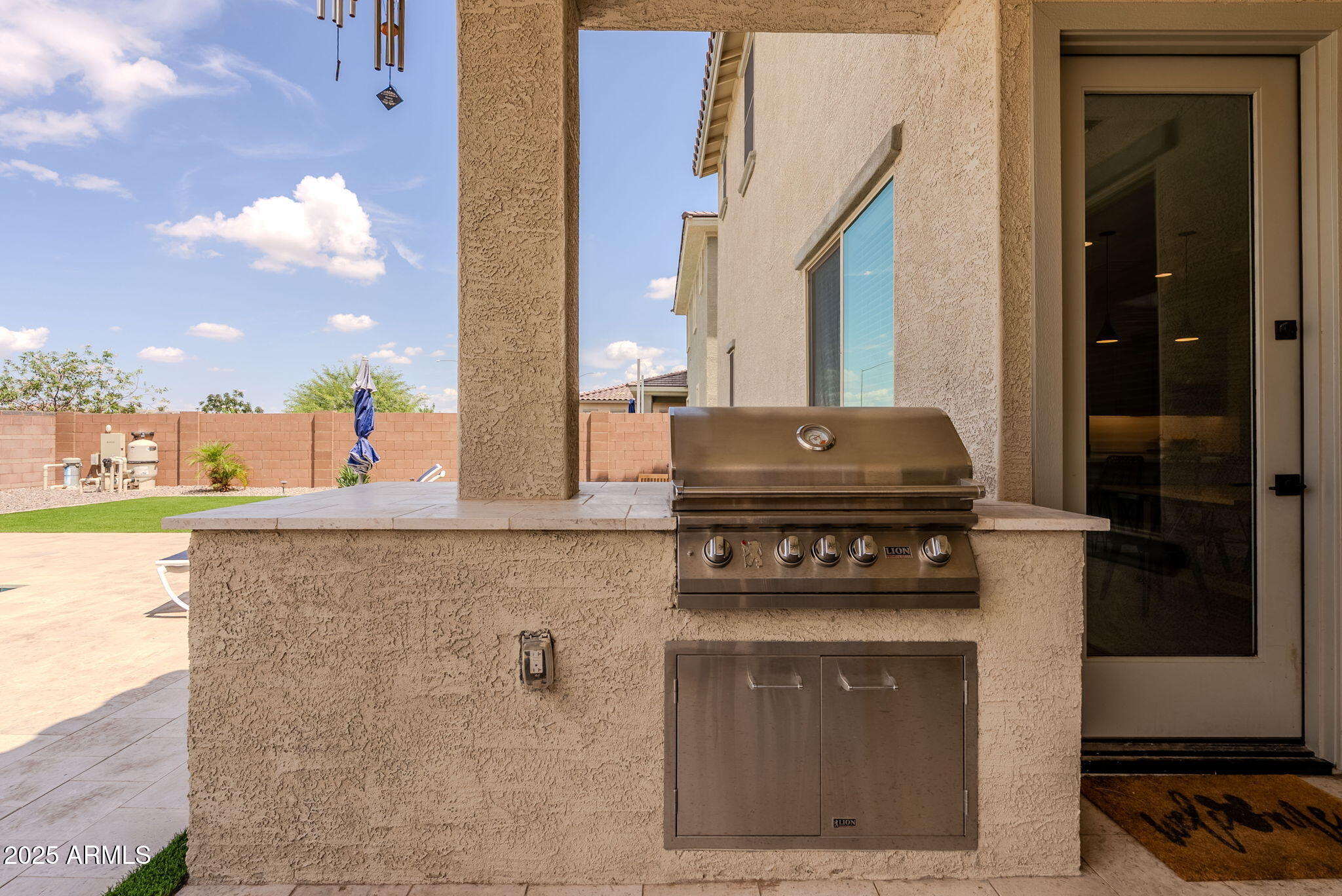 5702 S HASSETT