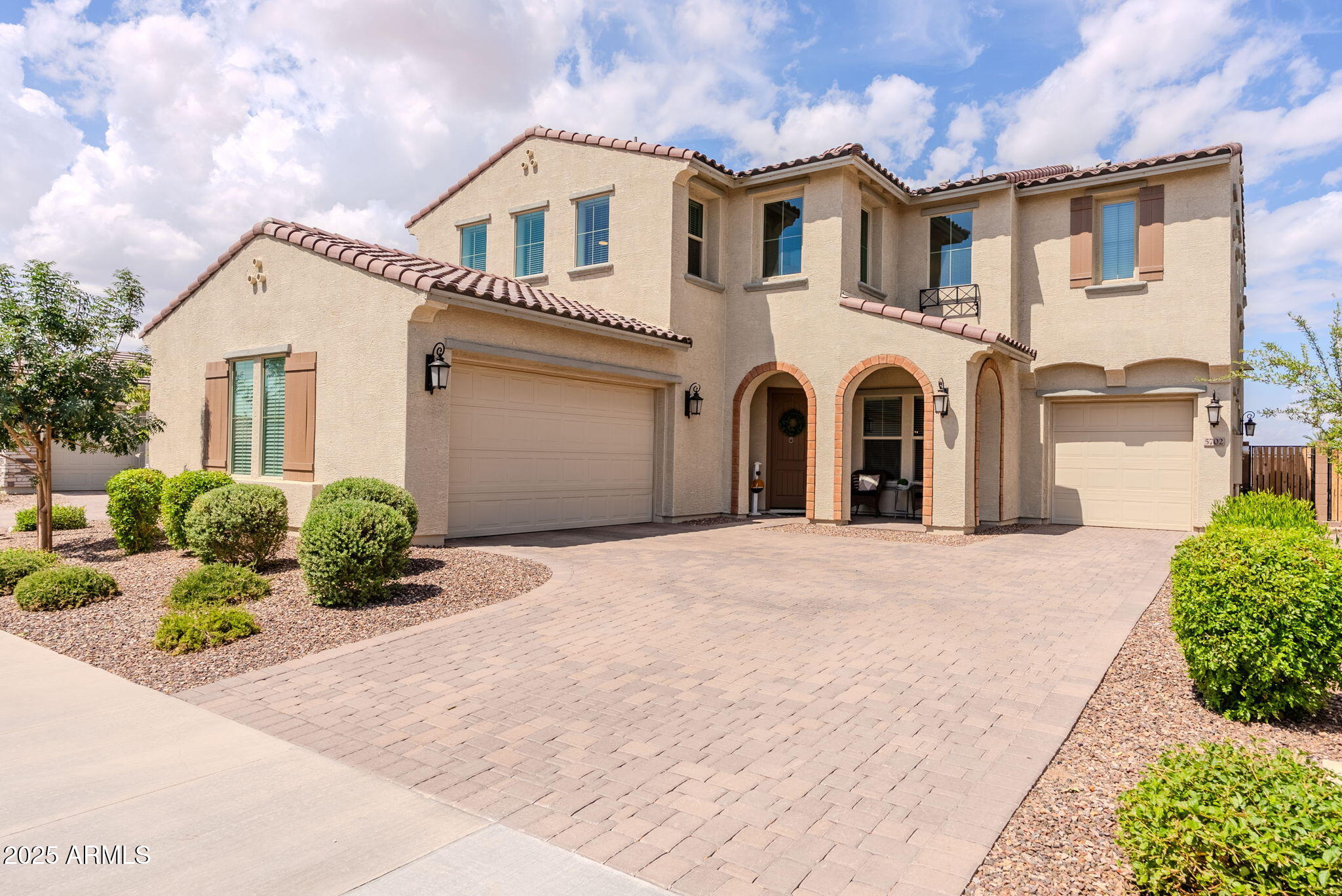 5702 S HASSETT