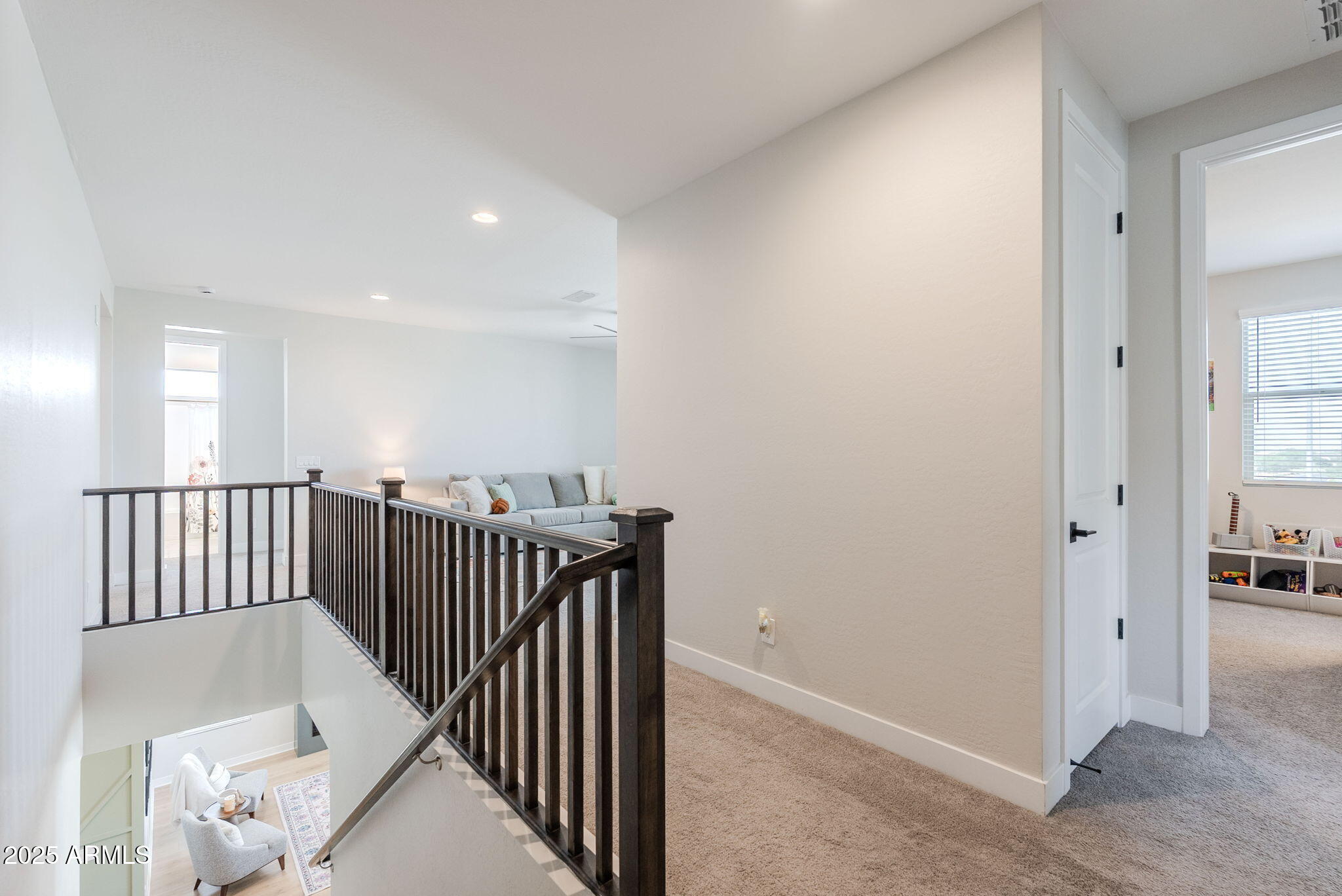 5702 S HASSETT
