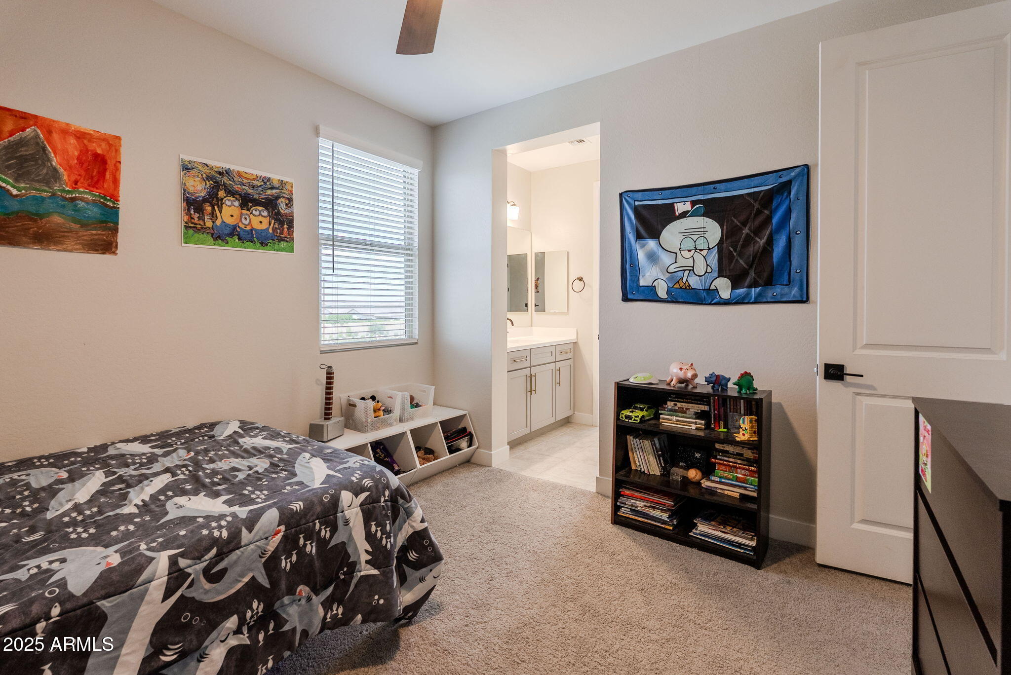 5702 S HASSETT