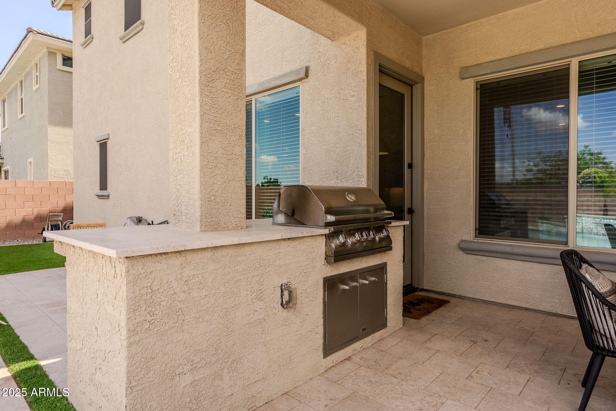 5702 S HASSETT