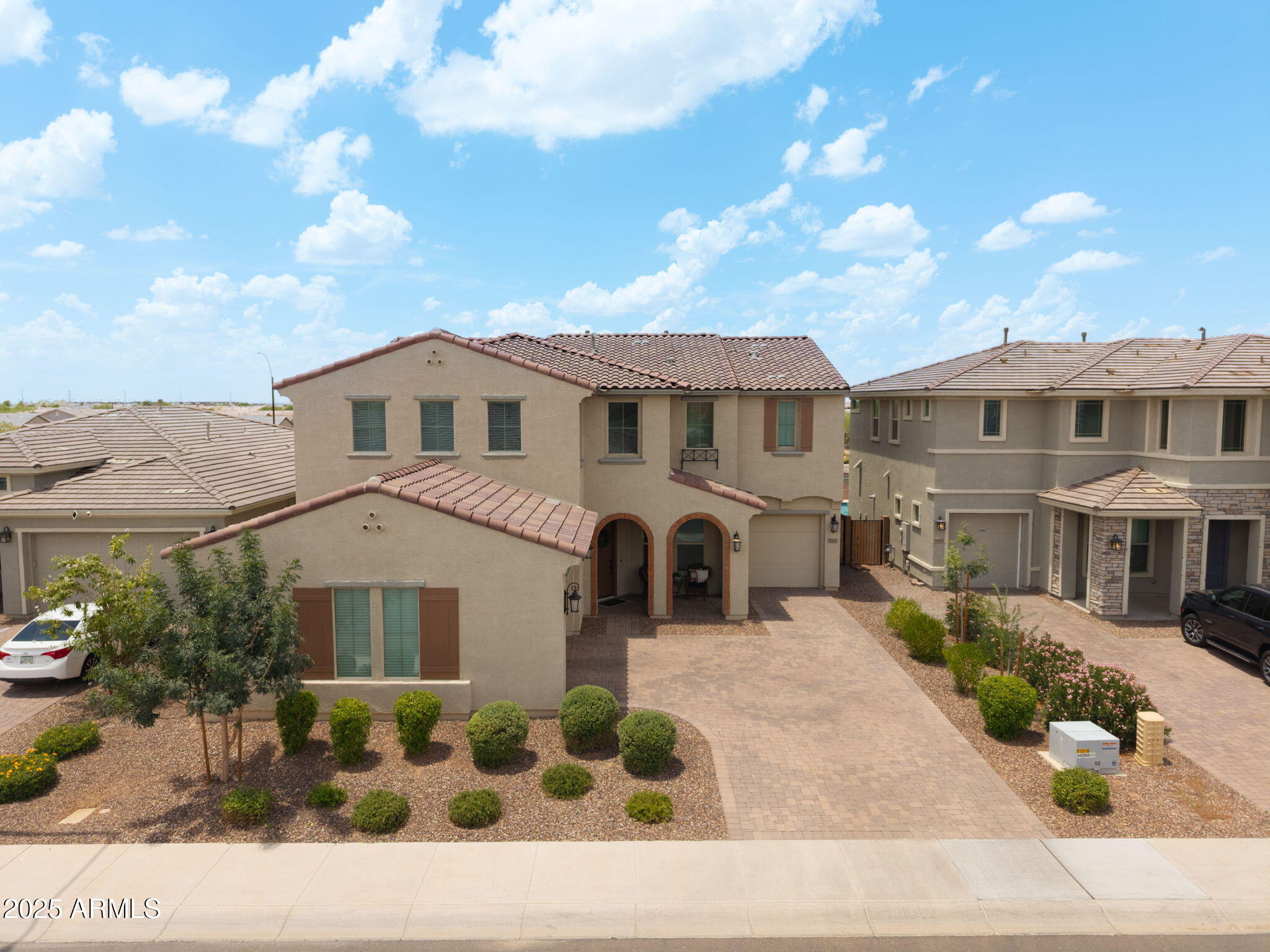 5702 S HASSETT