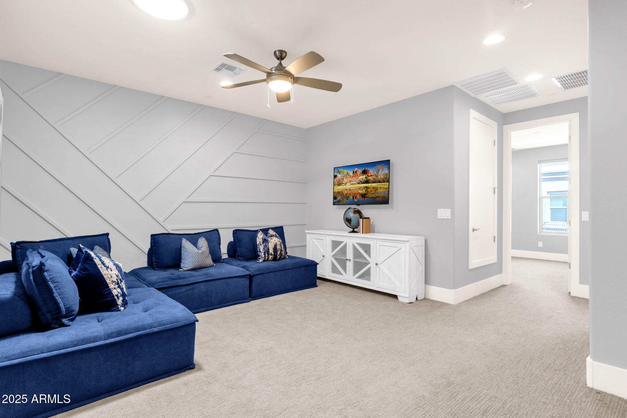 7449 E VIA DE LUNA Drive