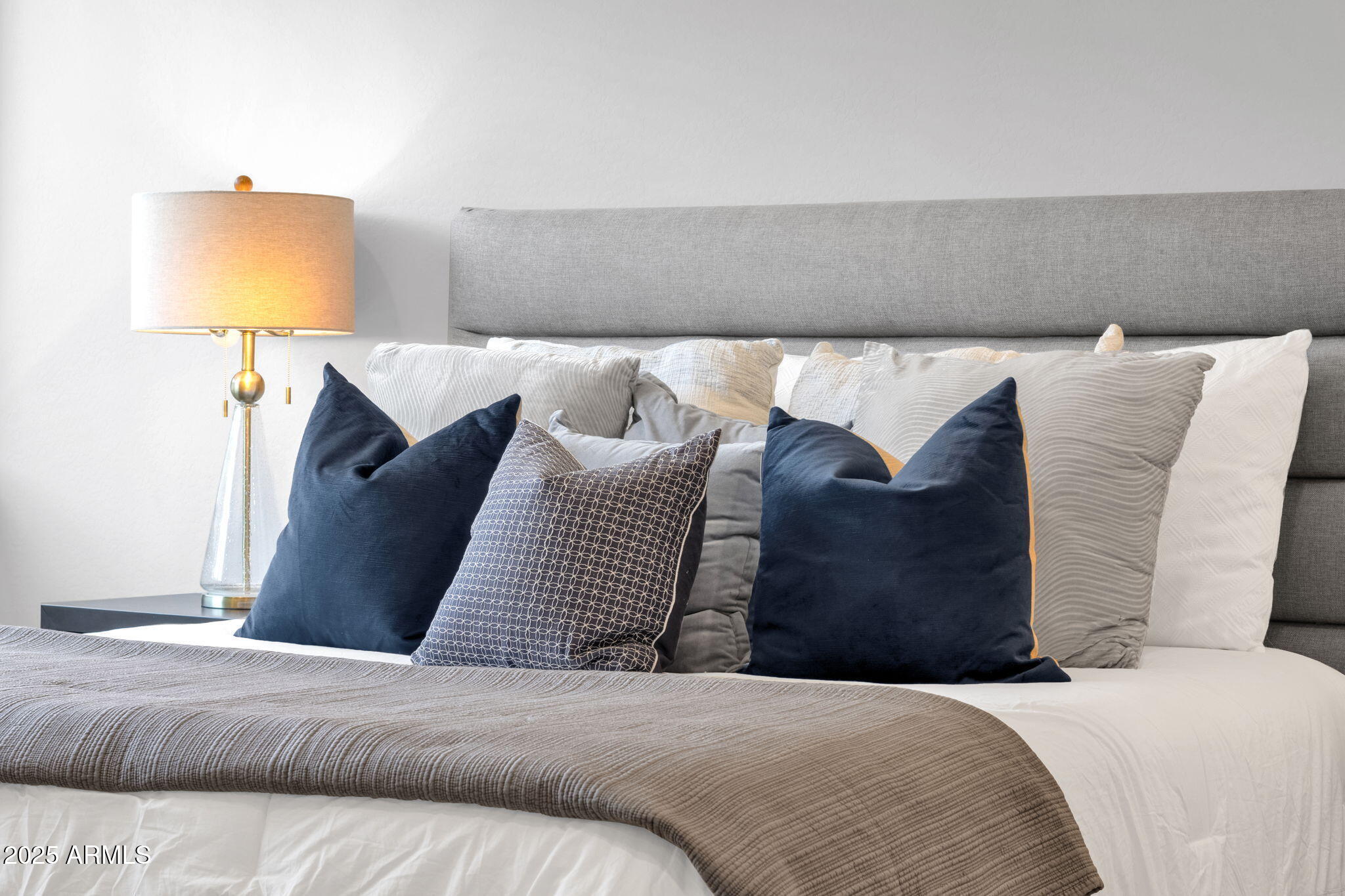 7449 E VIA DE LUNA Drive